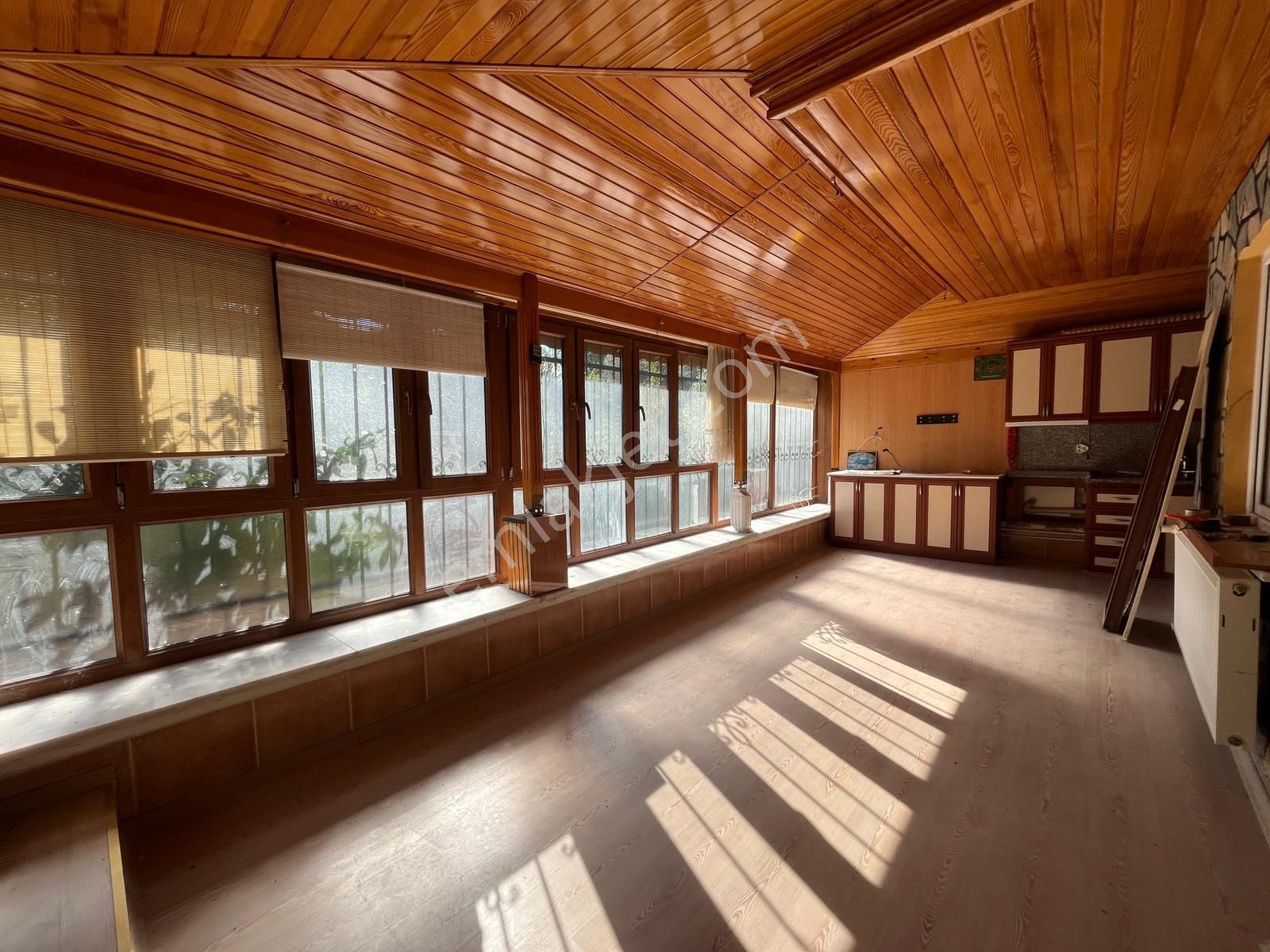 Edremit Avcılaraltı'nda Denize 100 Metre Satılık Villa - Görsel 2