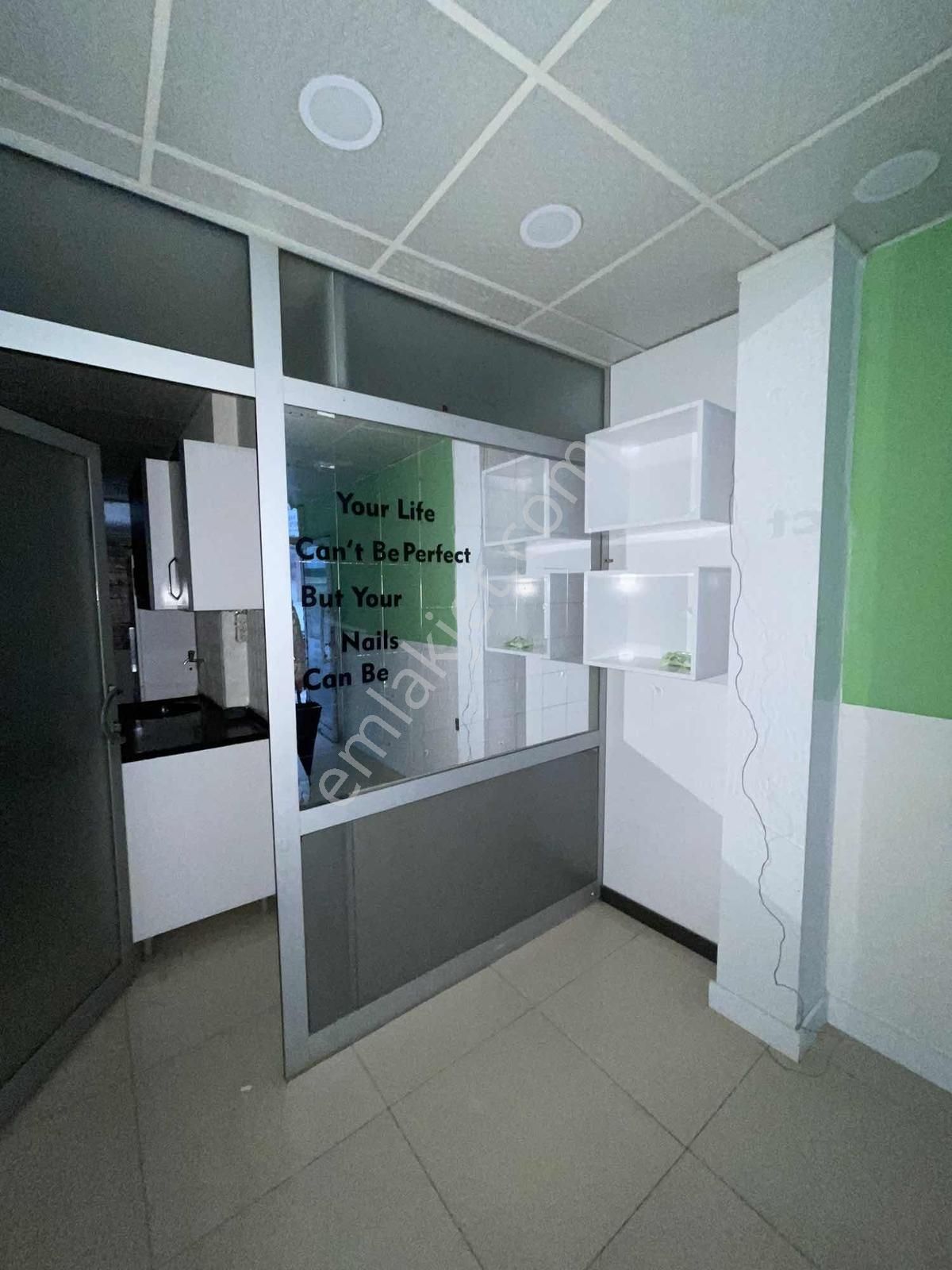 Üçyol Caddeye 20 M Mesafede Wc Mutfaklı Kiralık Dükkan - Görsel 15