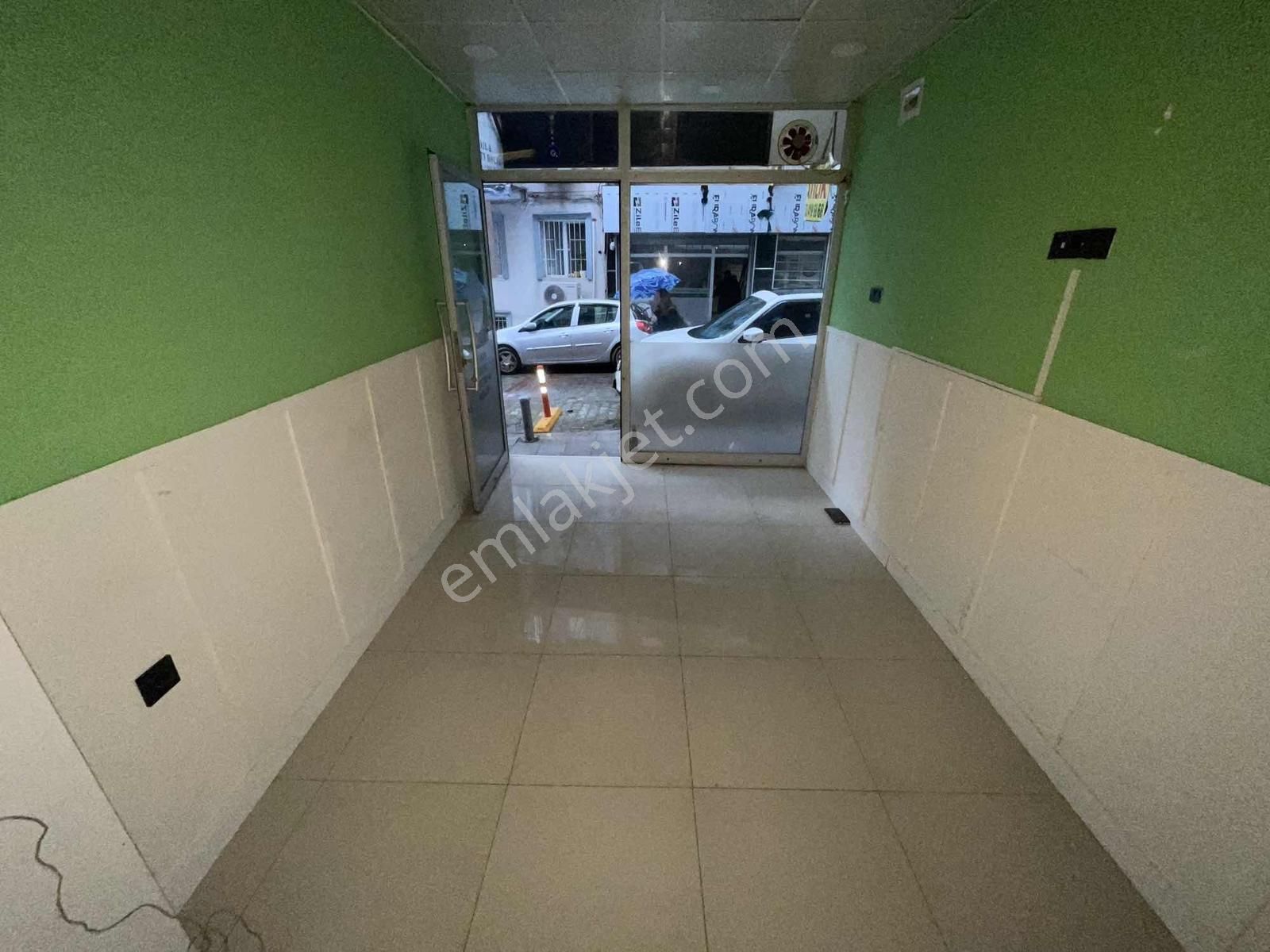 Üçyol Caddeye 20 M Mesafede Wc Mutfaklı Kiralık Dükkan - Görsel 5