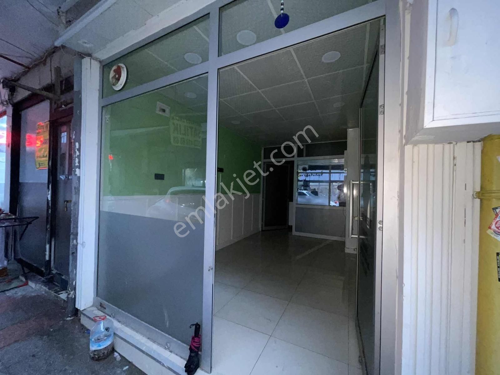 Üçyol Caddeye 20 M Mesafede Wc Mutfaklı Kiralık Dükkan - Görsel 16