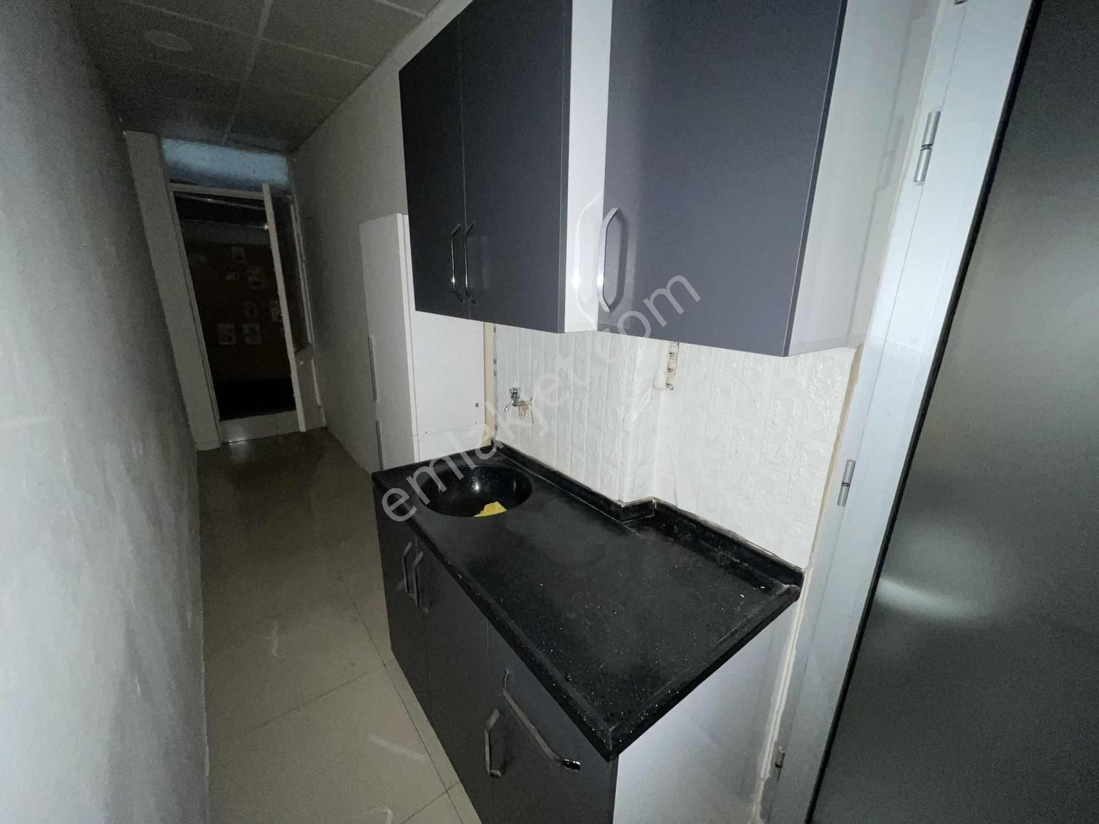 Üçyol Caddeye 20 M Mesafede Wc Mutfaklı Kiralık Dükkan - Görsel 9