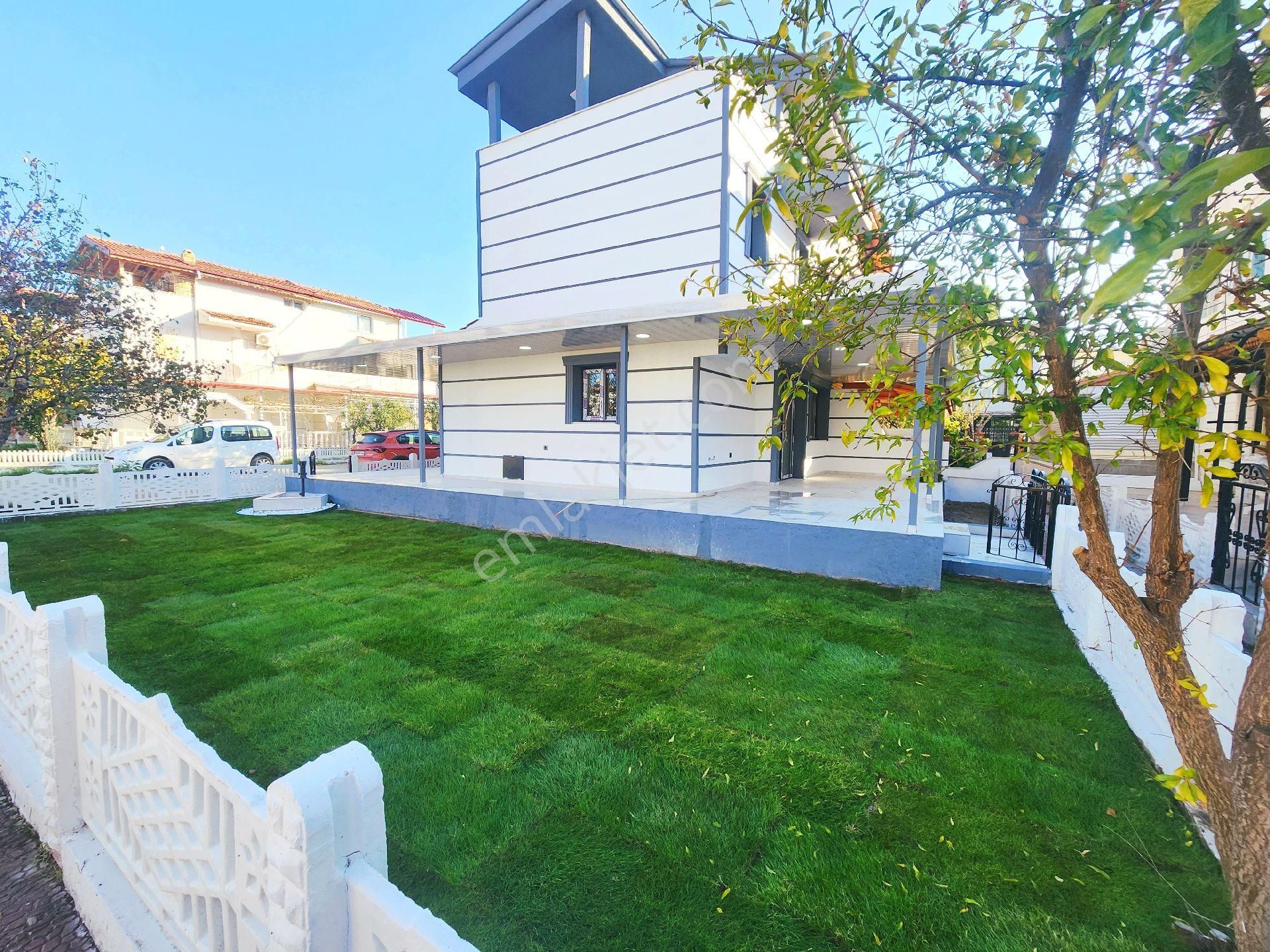 Güzelçamlı Venüs Plajı'na Yürüme Satılık Köşe, Geniş Bahçeli Villa