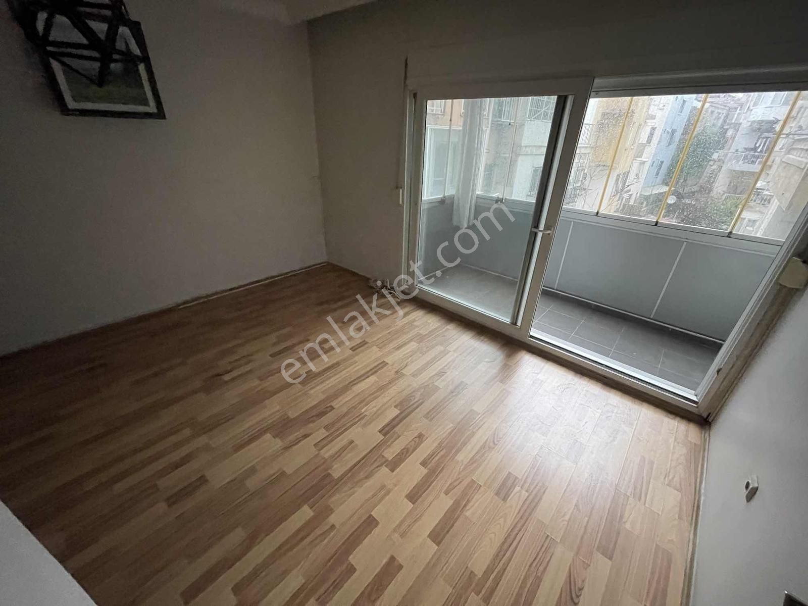 Üçyol Cadde Binasında Asansörlü 2+1 Bakımlı Arakat Satılık Daire - Görsel 24