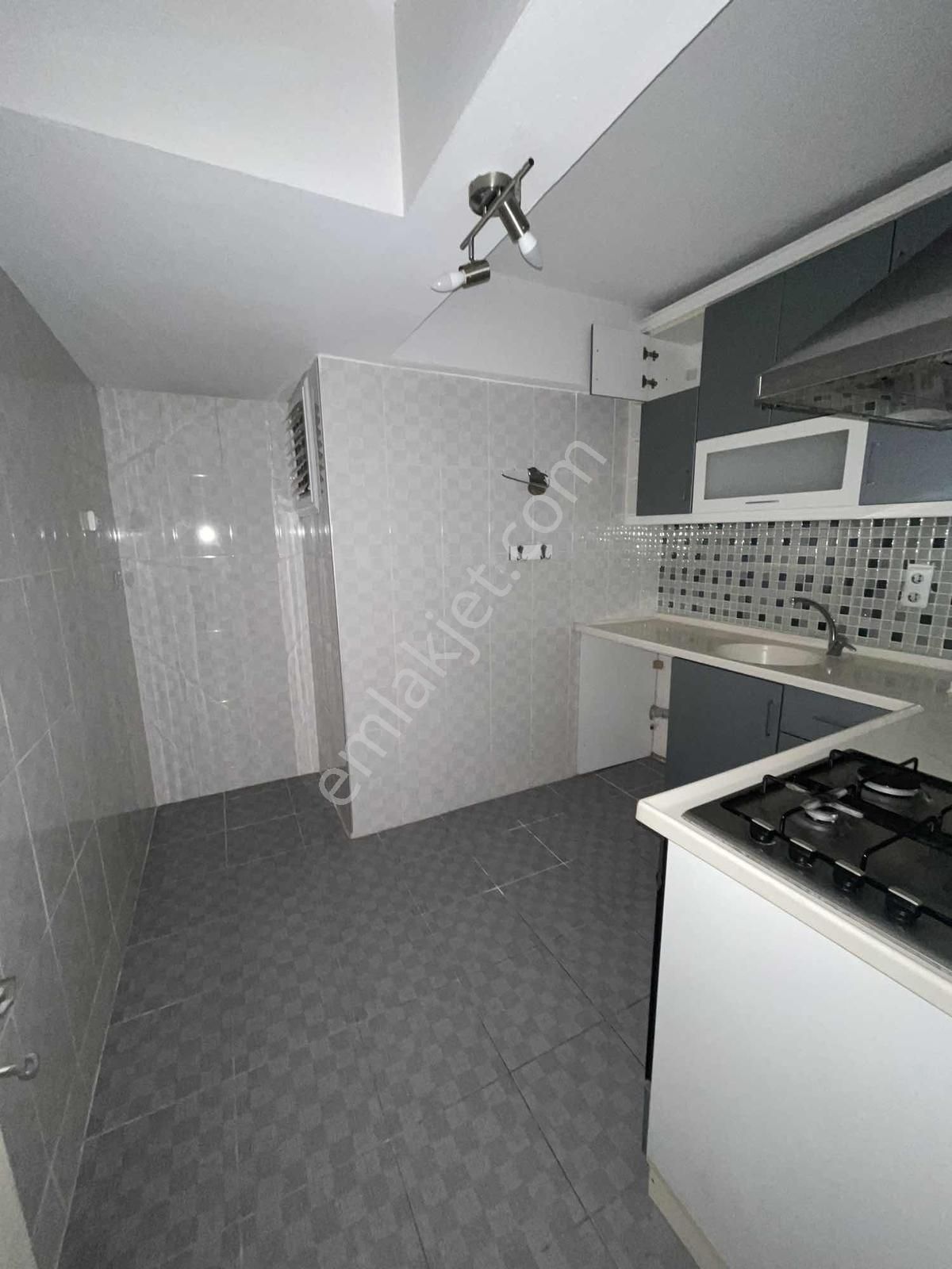 Üçyol Cadde Binasında Asansörlü 2+1 Bakımlı Arakat Satılık Daire - Görsel 10