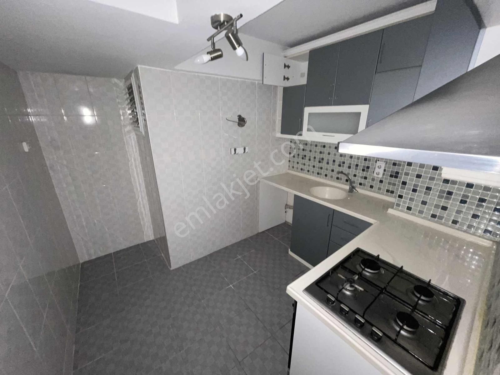 Üçyol Cadde Binasında Asansörlü 2+1 Bakımlı Arakat Satılık Daire - Görsel 17