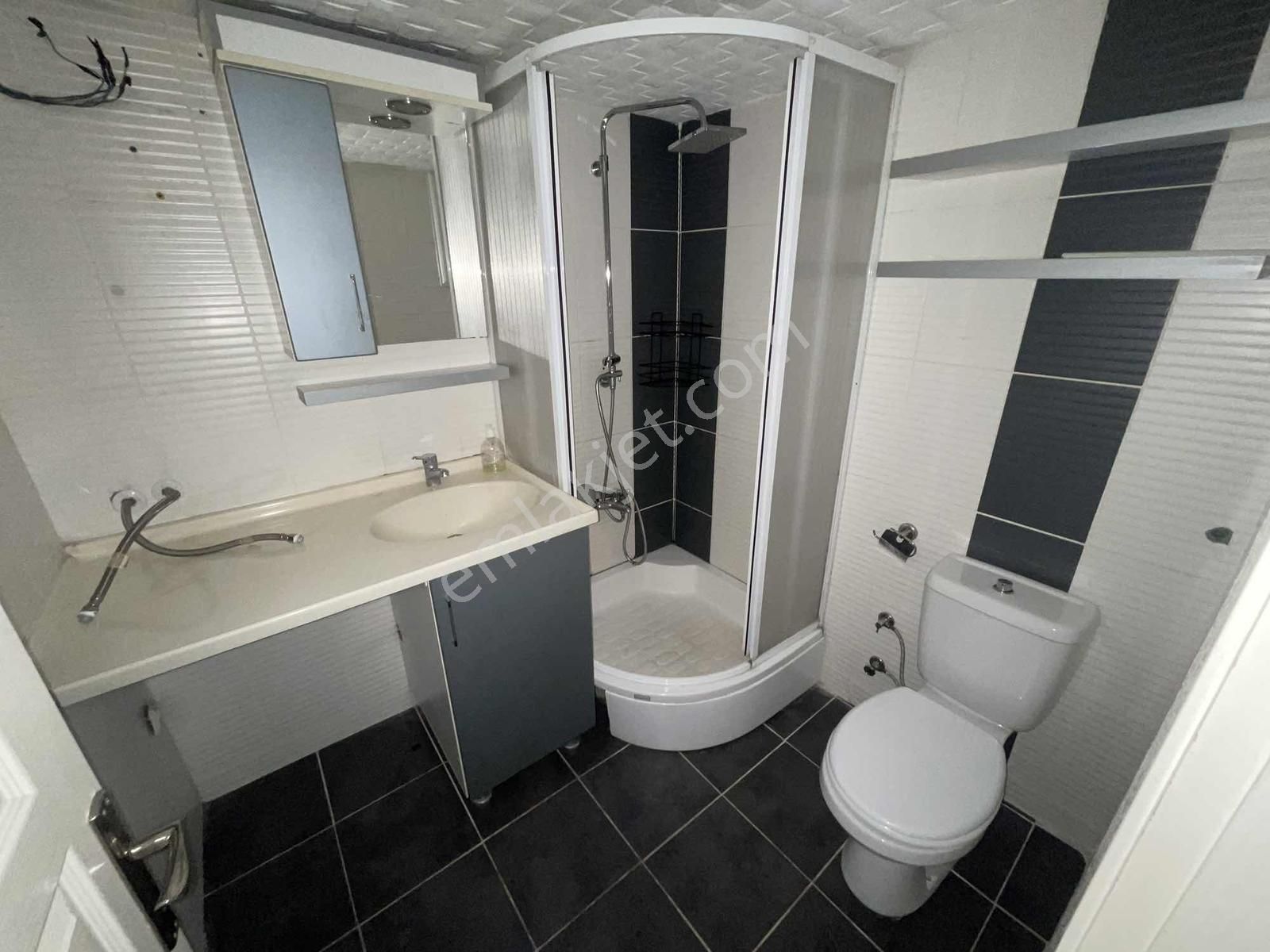 Üçyol Cadde Binasında Asansörlü 2+1 Bakımlı Arakat Satılık Daire - Görsel 12