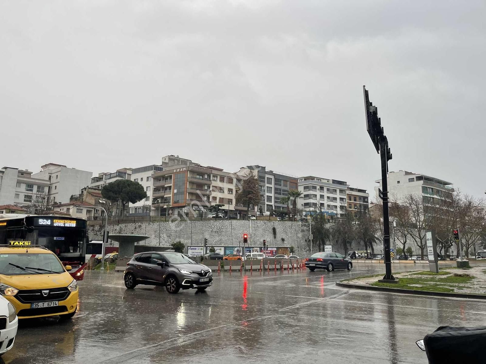 Üçyol Cadde Binasında Asansörlü 2+1 Bakımlı Arakat Satılık Daire - Görsel 30