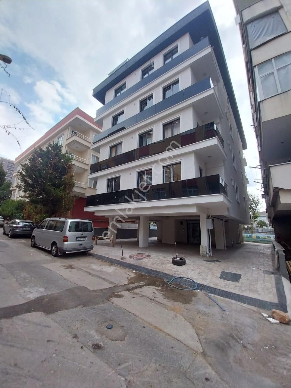 Emlak Dünyasından Pendik Kaynarca 3+1 Satılık Sıfır Daire