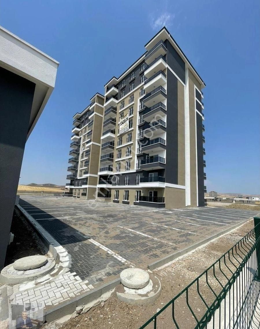 Haydar Emlaktan Üniversite Ve Havalanına Yakın,caddeye Cepheli 1+1