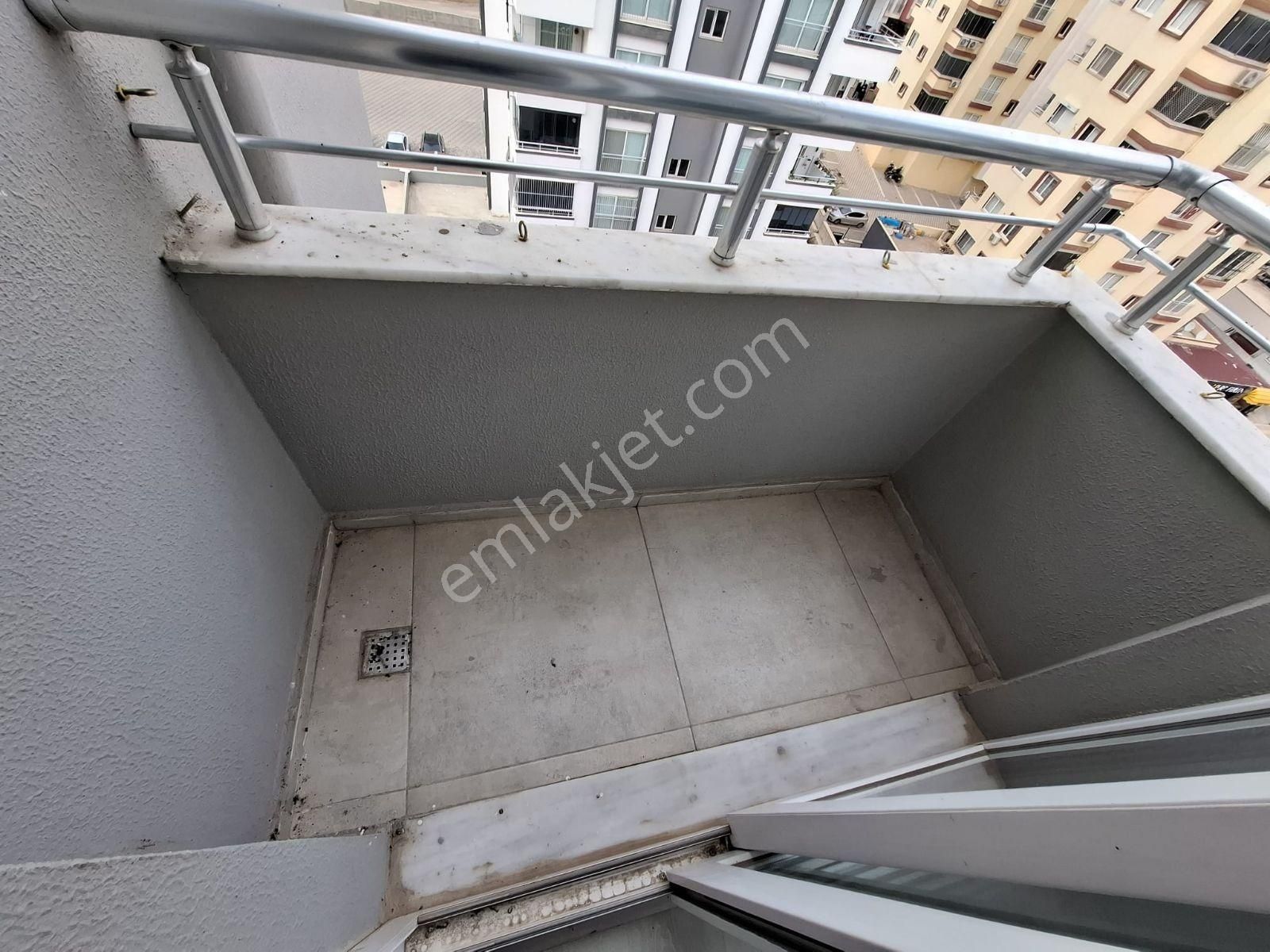 Atc Den Cadde Üstü Belediye Yakınında Kombili Kiralık Ferah Dair - Görsel 3