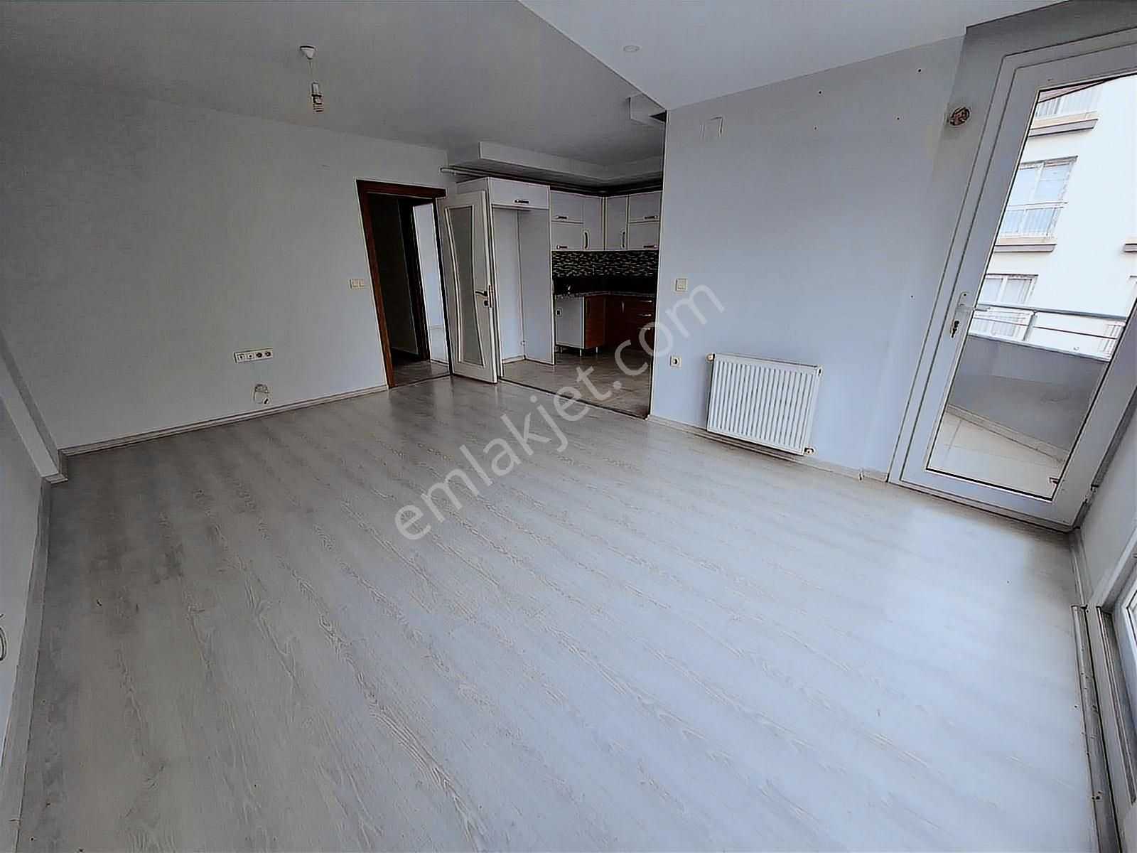 Atc Den Cadde Üstü Belediye Yakınında Kombili Kiralık Ferah Dair - Görsel 2