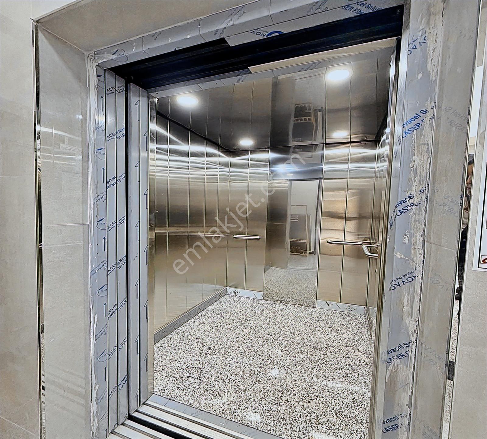 West Marina'ya Yakın Arakat 3+1 Ebeveyn Banyo Çift Balkon Daire - Görsel 12