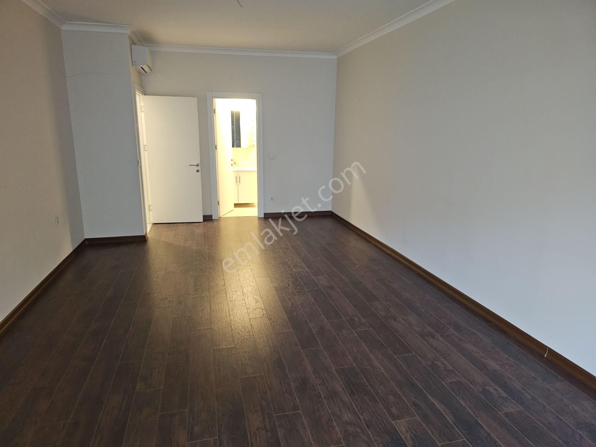 Küçükyalı Sahil Konakları'nda 200m2 Boş Kiralık 4+1 Bahçe Dubleksi - Görsel 27