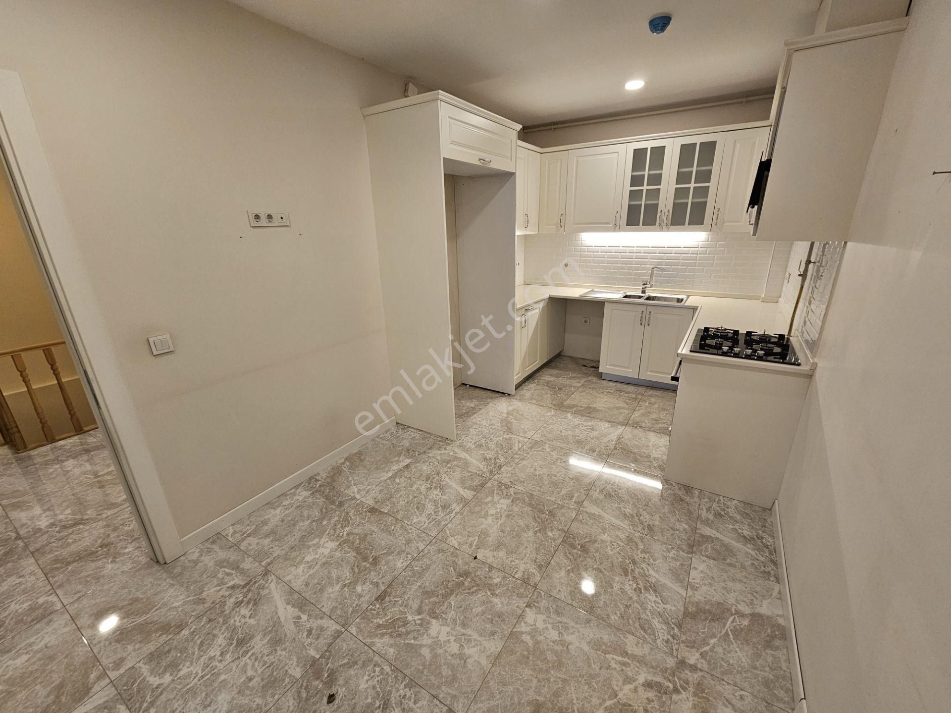 Küçükyalı Sahil Konakları'nda 200m2 Boş Kiralık 4+1 Bahçe Dubleksi - Görsel 13