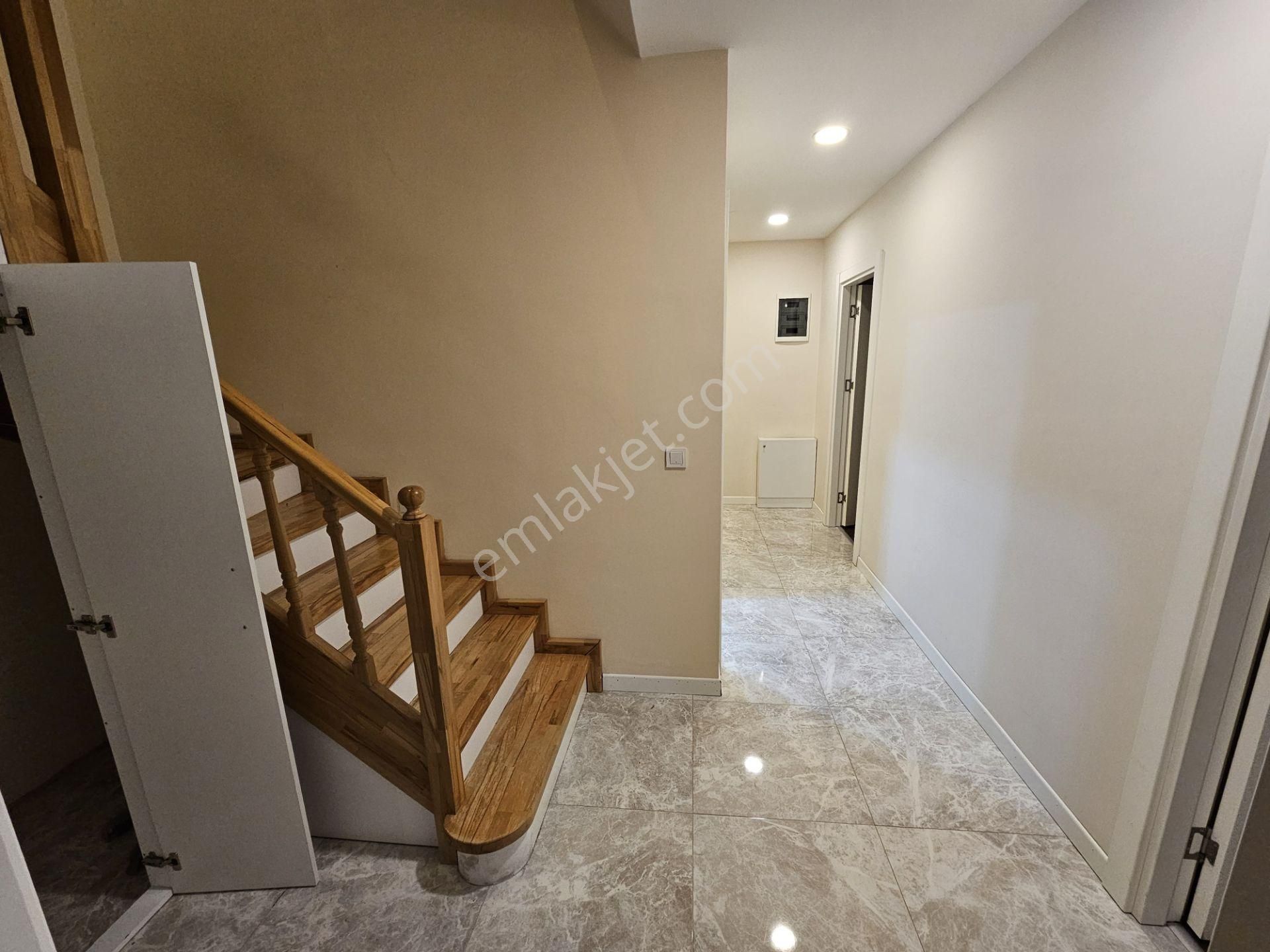 Küçükyalı Sahil Konakları'nda 200m2 Boş Kiralık 4+1 Bahçe Dubleksi - Görsel 24
