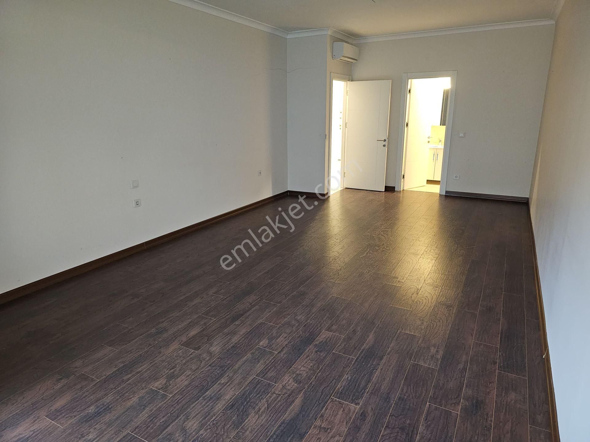 Küçükyalı Sahil Konakları'nda 200m2 Boş Kiralık 4+1 Bahçe Dubleksi - Görsel 28