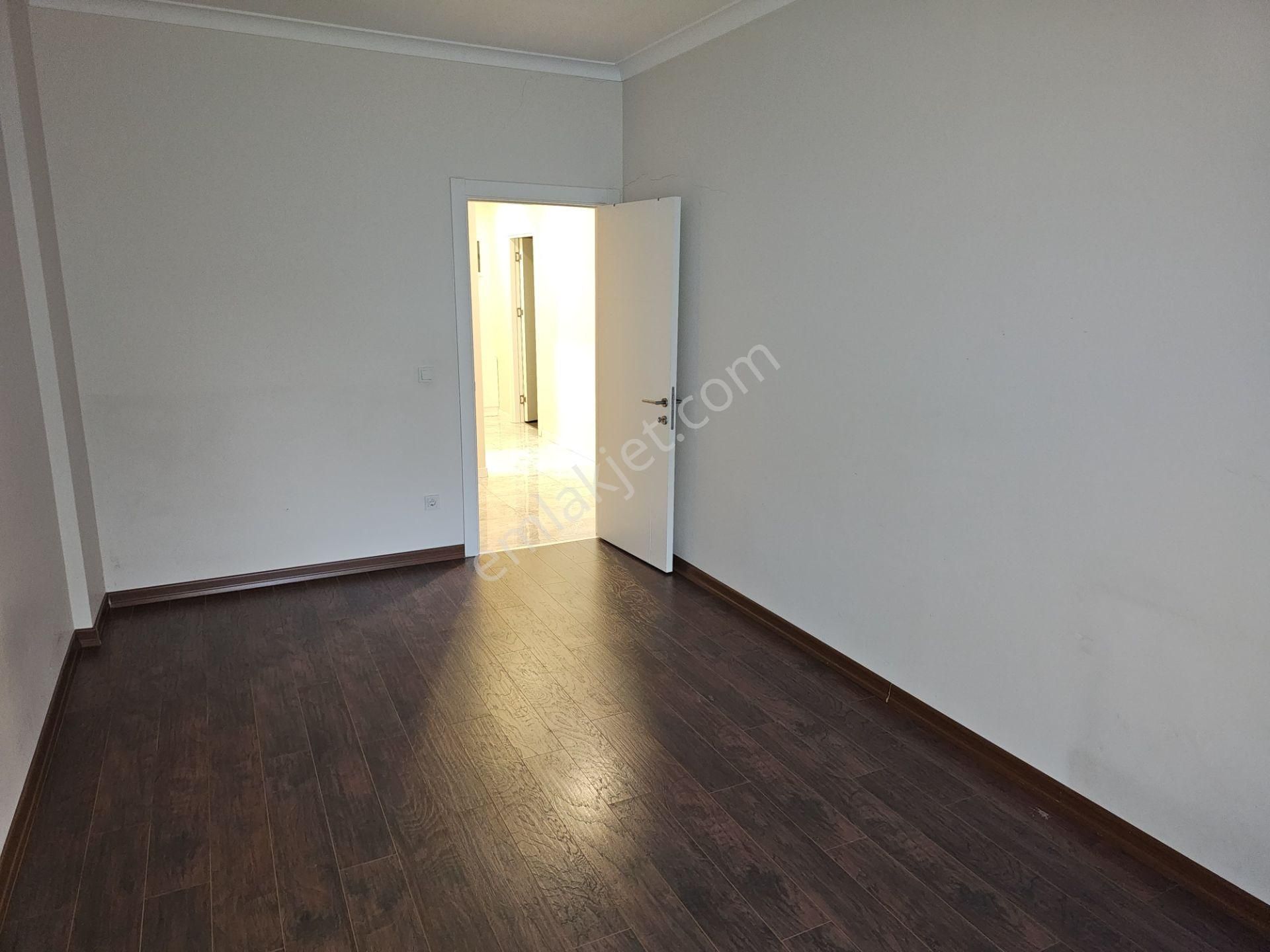 Küçükyalı Sahil Konakları'nda 200m2 Boş Kiralık 4+1 Bahçe Dubleksi - Görsel 29