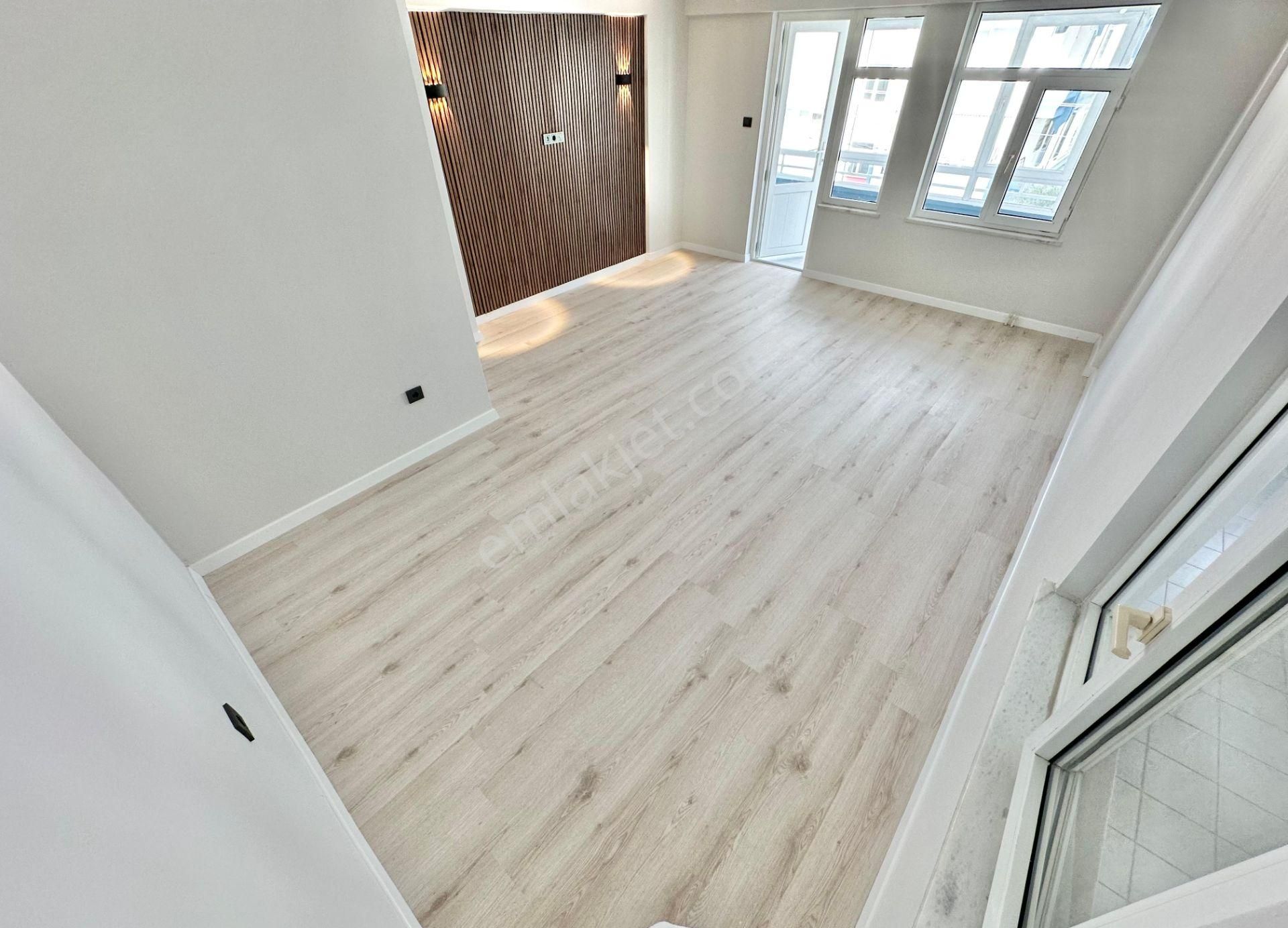 ꧁ay Emlaktan꧂ Akçay'da Ön Cephe Arakat İçi Komple Yapılı Panjurlu Satılık 3+1 Geniş Daire - Görsel 3