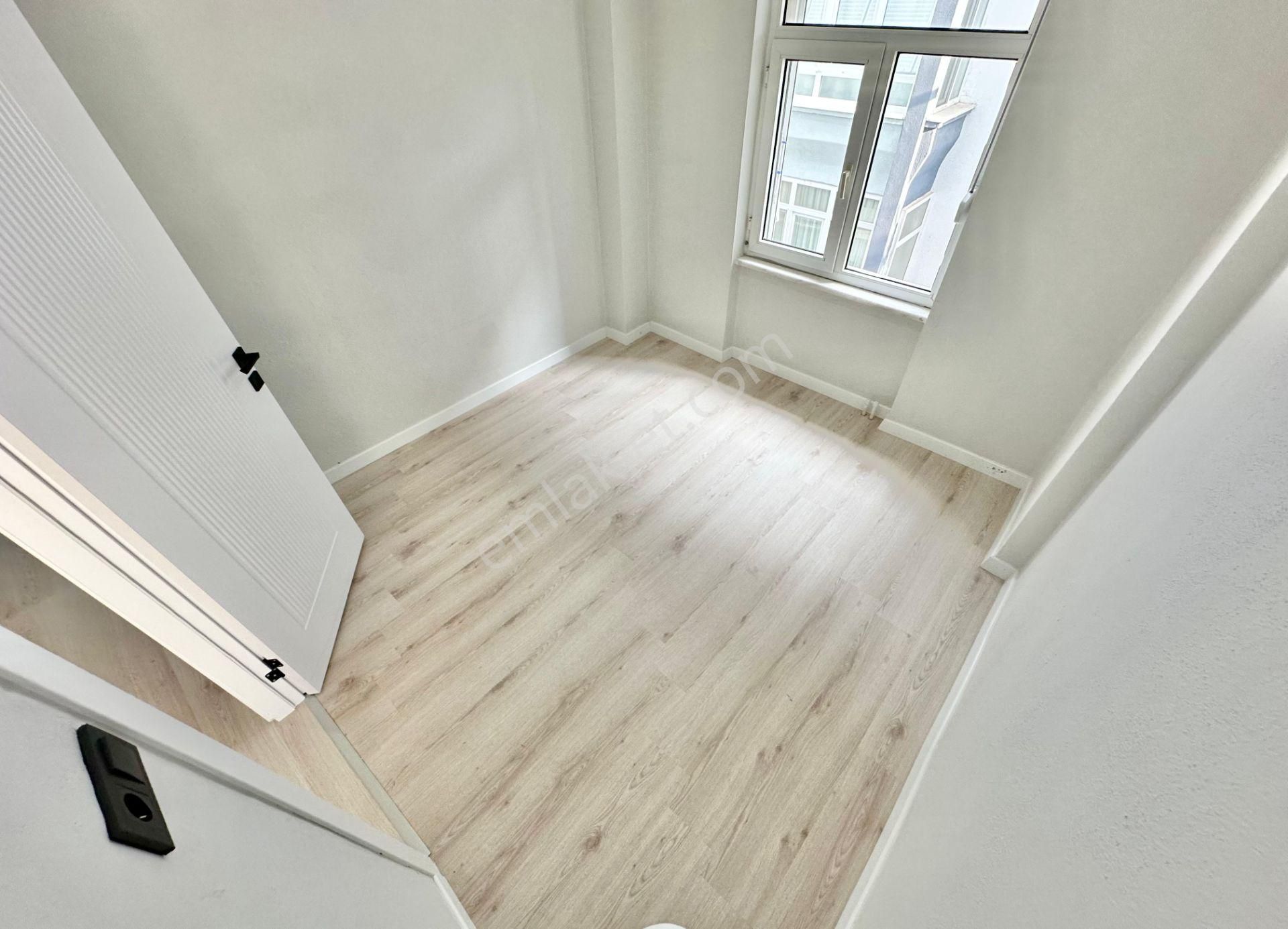 ꧁ay Emlaktan꧂ Akçay'da Ön Cephe Arakat İçi Komple Yapılı Panjurlu Satılık 3+1 Geniş Daire - Görsel 23