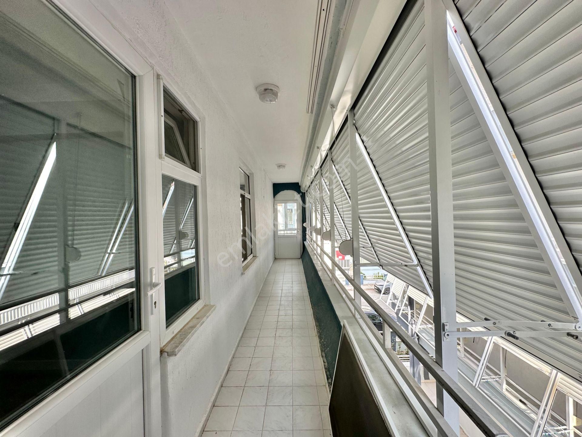 ꧁ay Emlaktan꧂ Akçay'da Ön Cephe Arakat İçi Komple Yapılı Panjurlu Satılık 3+1 Geniş Daire - Görsel 6