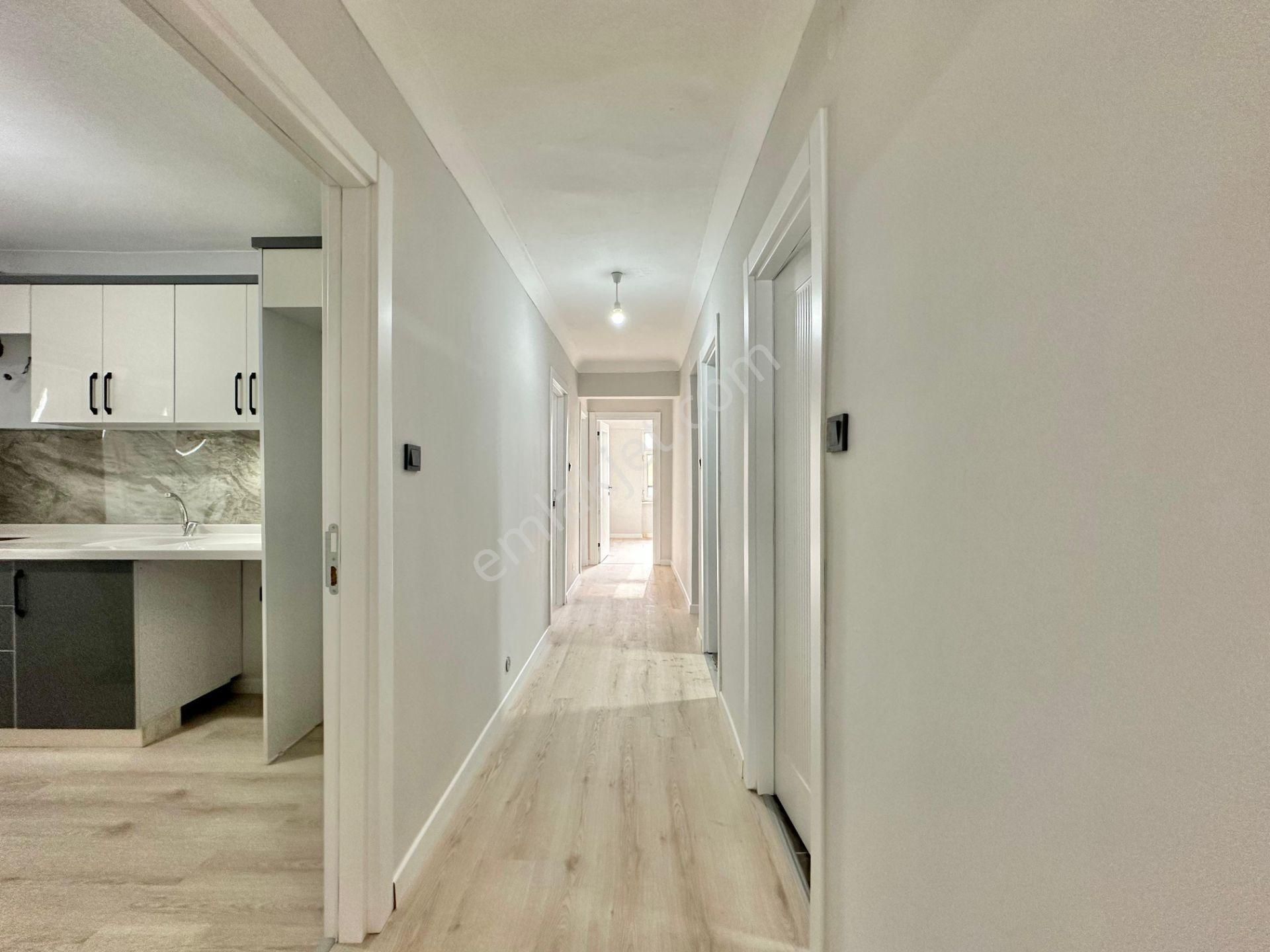 ꧁ay Emlaktan꧂ Akçay'da Ön Cephe Arakat İçi Komple Yapılı Panjurlu Satılık 3+1 Geniş Daire - Görsel 15