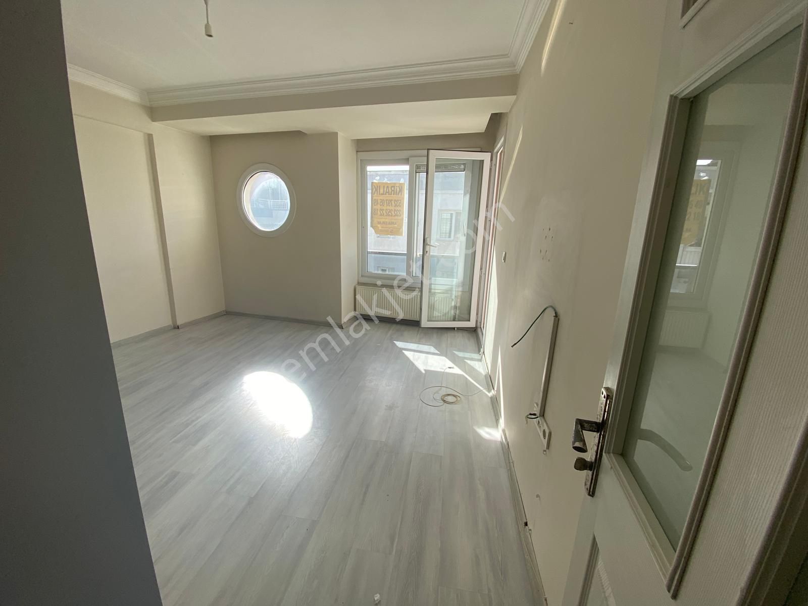 Arga'dan Buca Çevikbir Meydan Yakını D. Gazlı 2+1 Kiralık Daire.