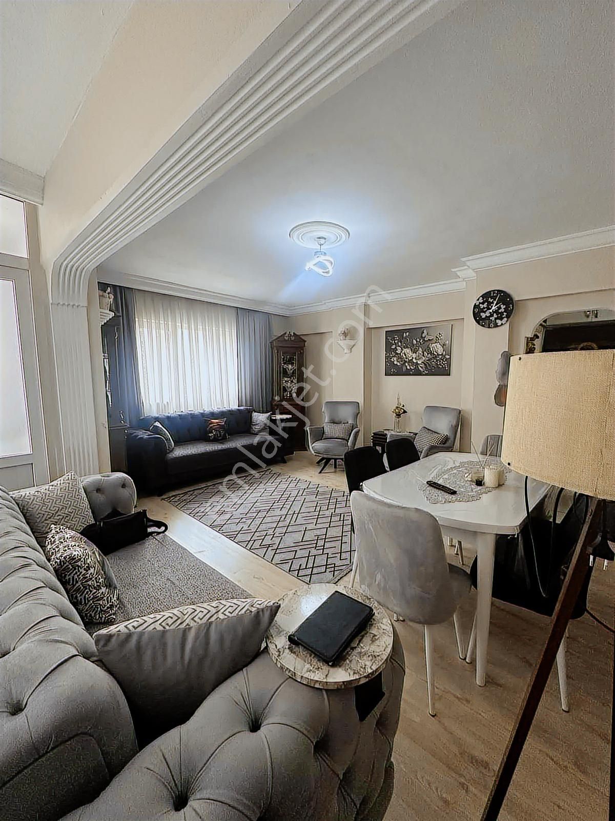 Akşemşettin Mah 3+1 Satılık Balkonlu 135 Mt Katmülkiyetli 2.kat