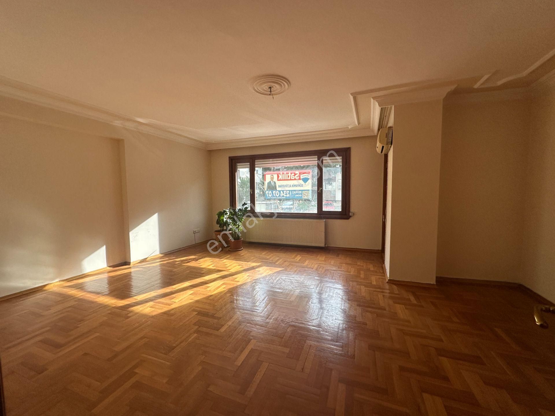 Koşuyolu Sabancı Sitesi Karşısı Geniş 2+1 Satılık Daire / Boştur