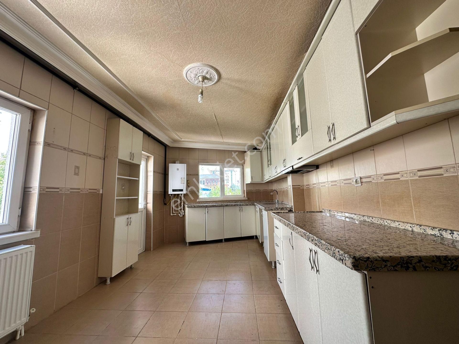 Kalecik Emlak'tan Merkez Mah'de 6+2 Park Manzaralı Dublex Daire