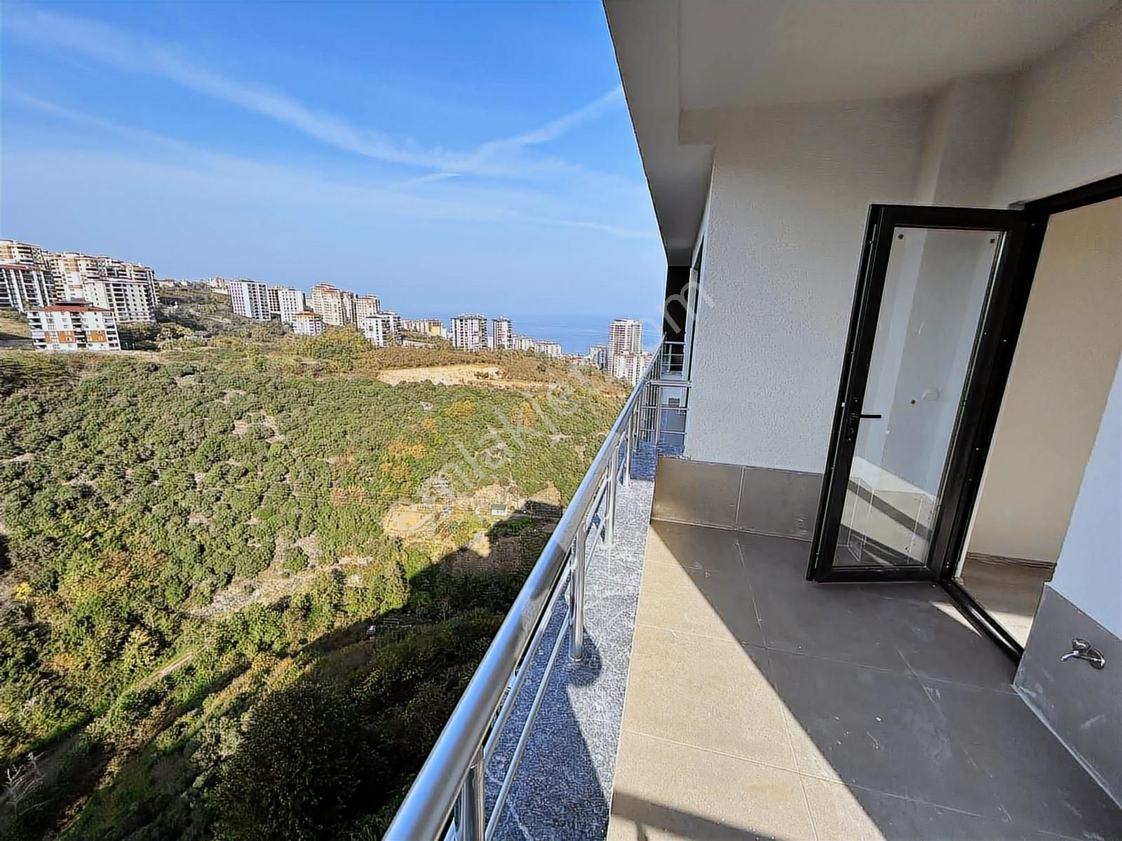 Altın Emlak Trabzon Kaşüstünde Satılık 3+1 Lüx Daire - Görsel 3