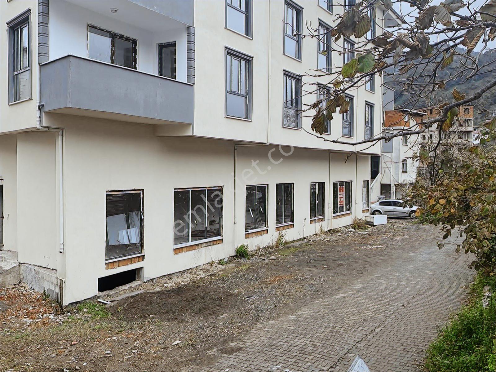 Altın Emlak Hopa Sundurada 160 M2 Satılık Dükkan