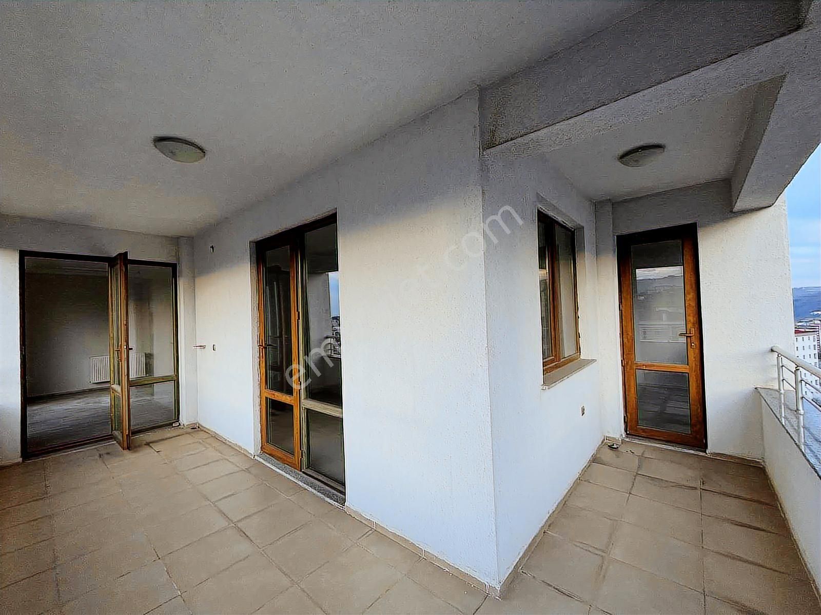 Altın Emlaktan Yomra Da Deniz Manzaralı 3+1 Daire - Görsel 5