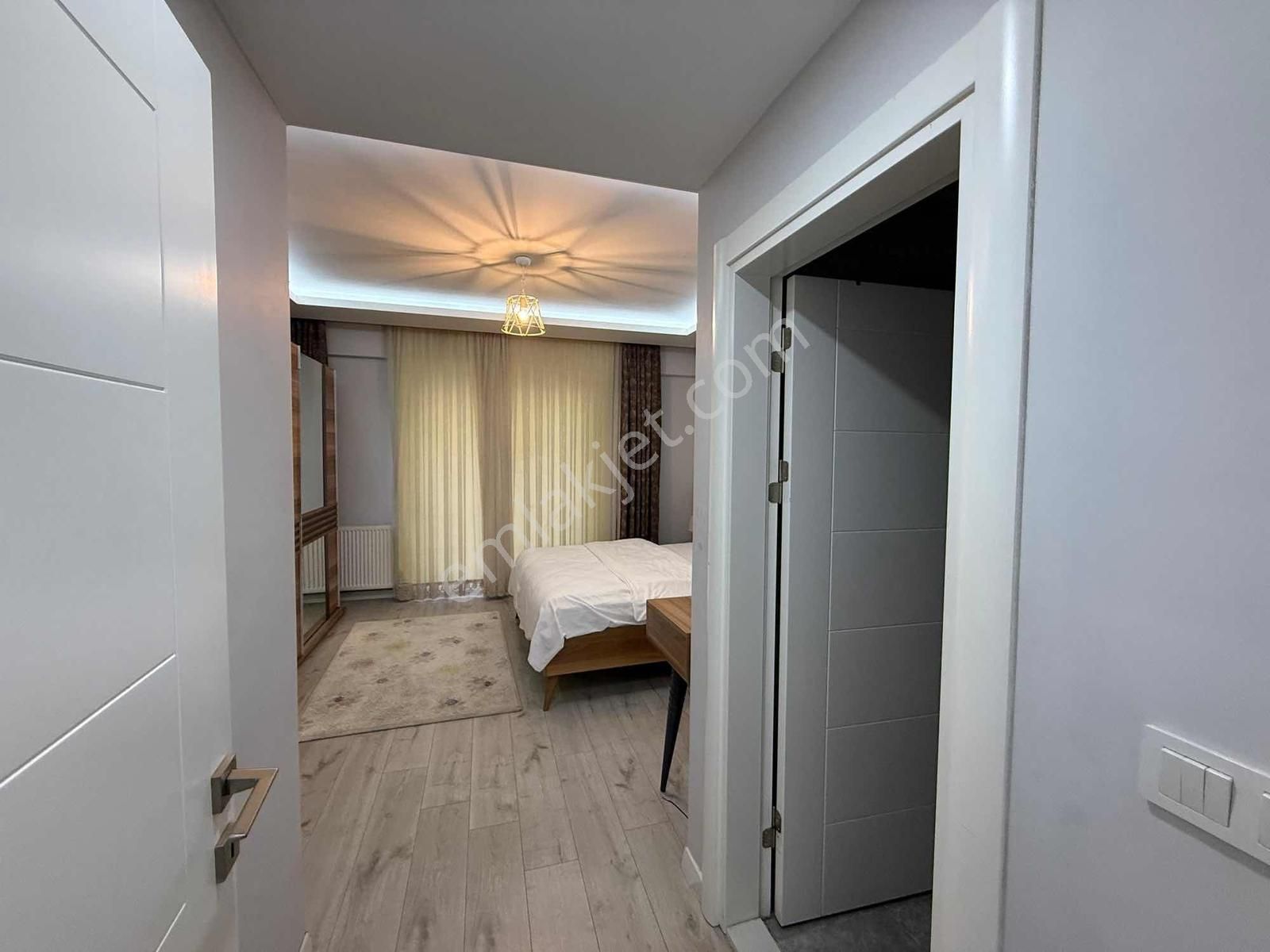 Altın Emlak Trabzonda Eşyalı Satılık 3+1 Fırsat Daire - Görsel 15