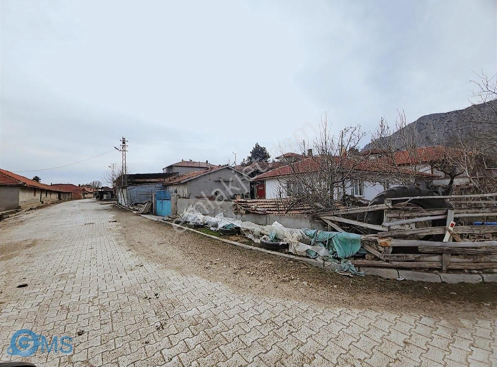 Burdur Yeşilova Alanköy De 2900m2 Yolu Suyu Mevcut Yatırımlık - Görsel 15