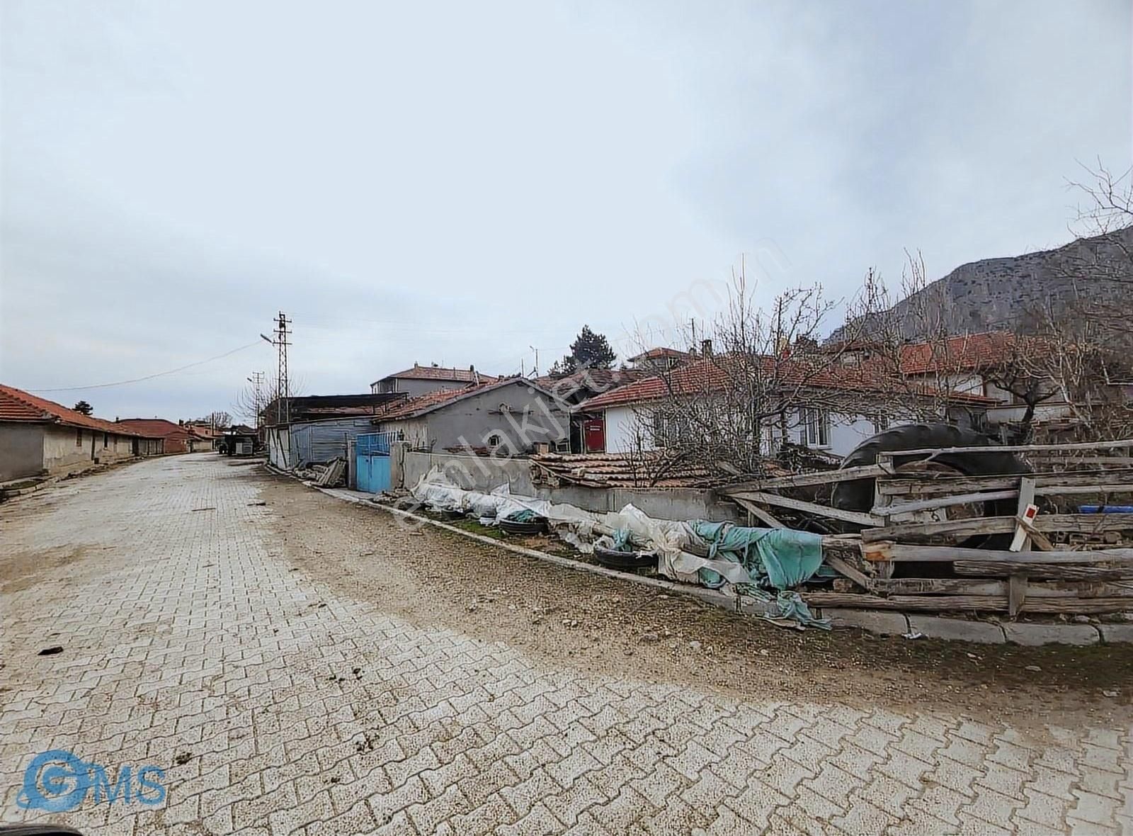 Burdur Yeşilova Alanköy De 2900m2 Yolu Suyu Mevcut Yatırımlık - Görsel 14