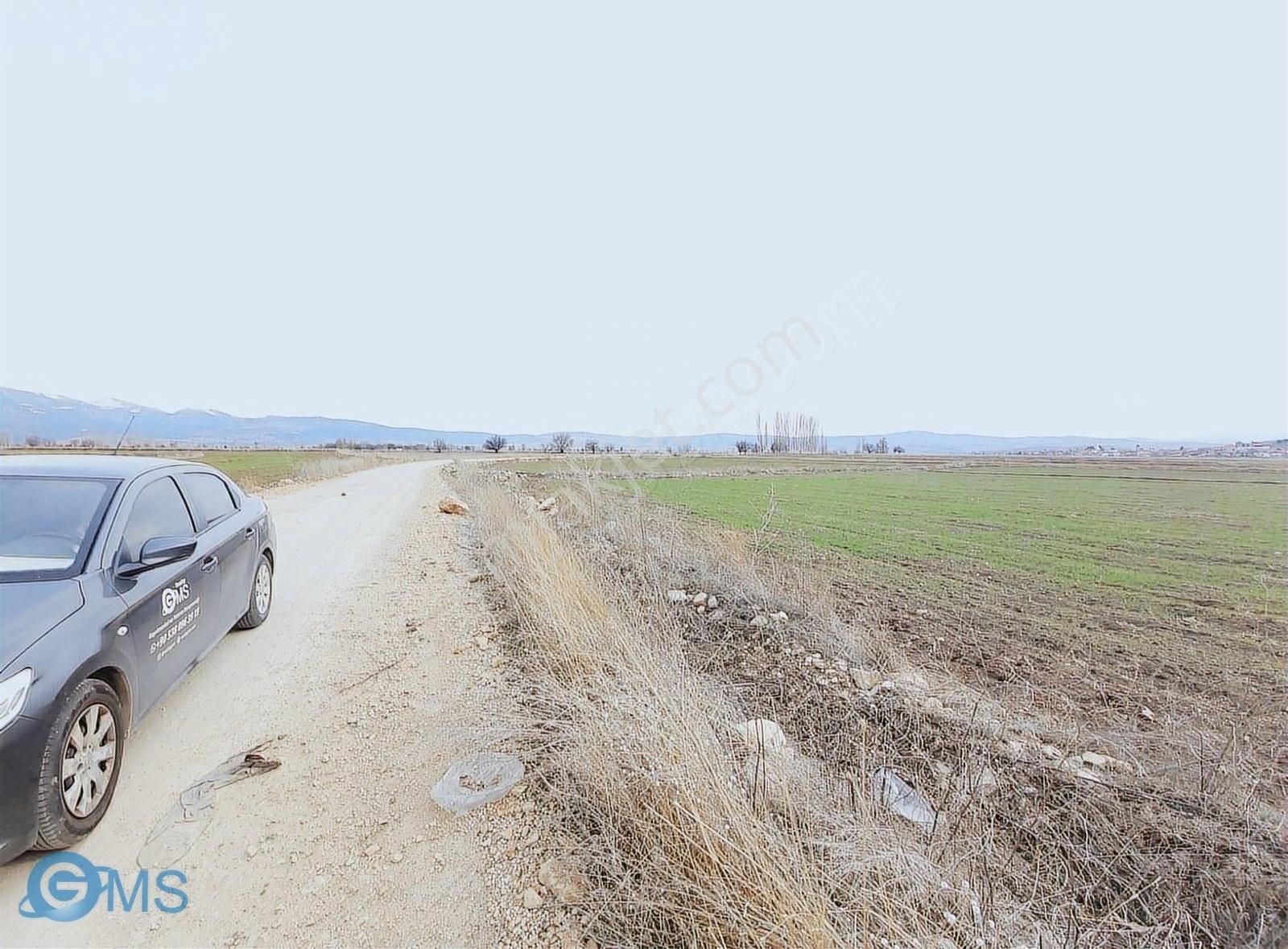 Burdur Yeşilova Alanköy De 2900m2 Yolu Suyu Mevcut Yatırımlık - Görsel 9