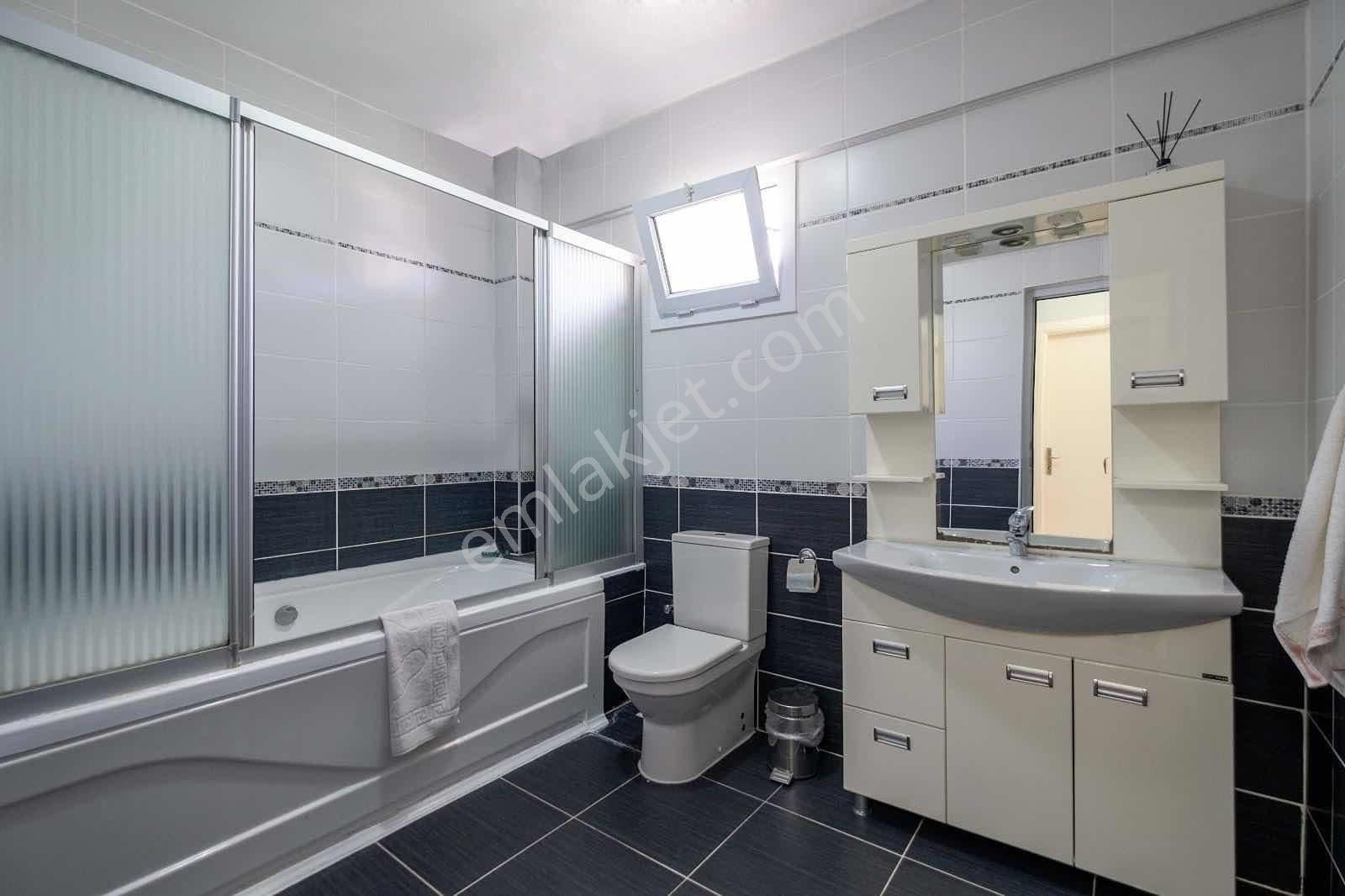 Fethiye Yeni Mah Kiralık Eşyasız 3+1 Tam Müstakil Villa - Görsel 3