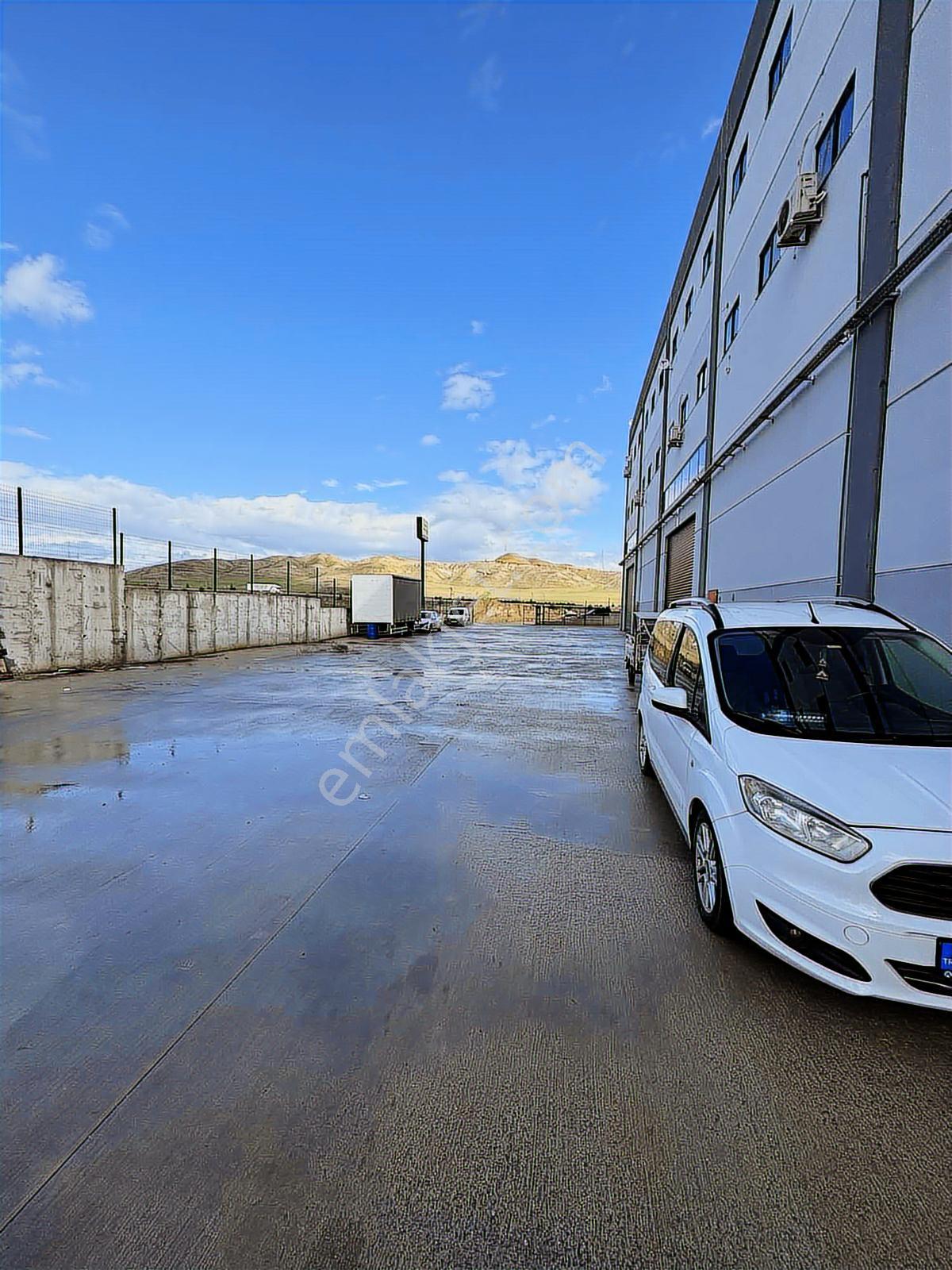 Kaan Emlaktan Tır Garajı Ve Bim Market Ana Deposu Civarı Fabrika - Görsel 18