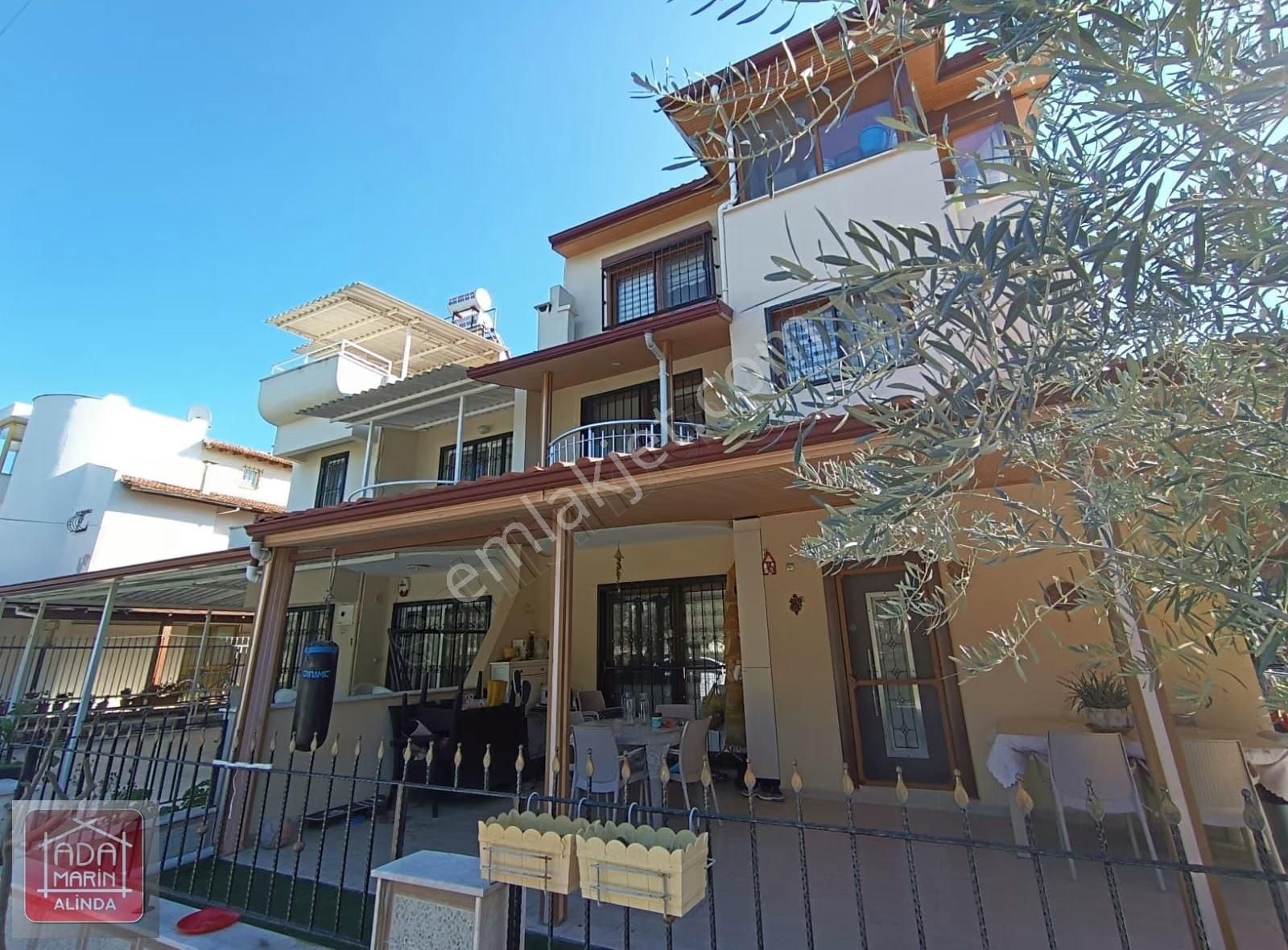 Deniz Kokulu 4+1 Geniş Tripleks Villa