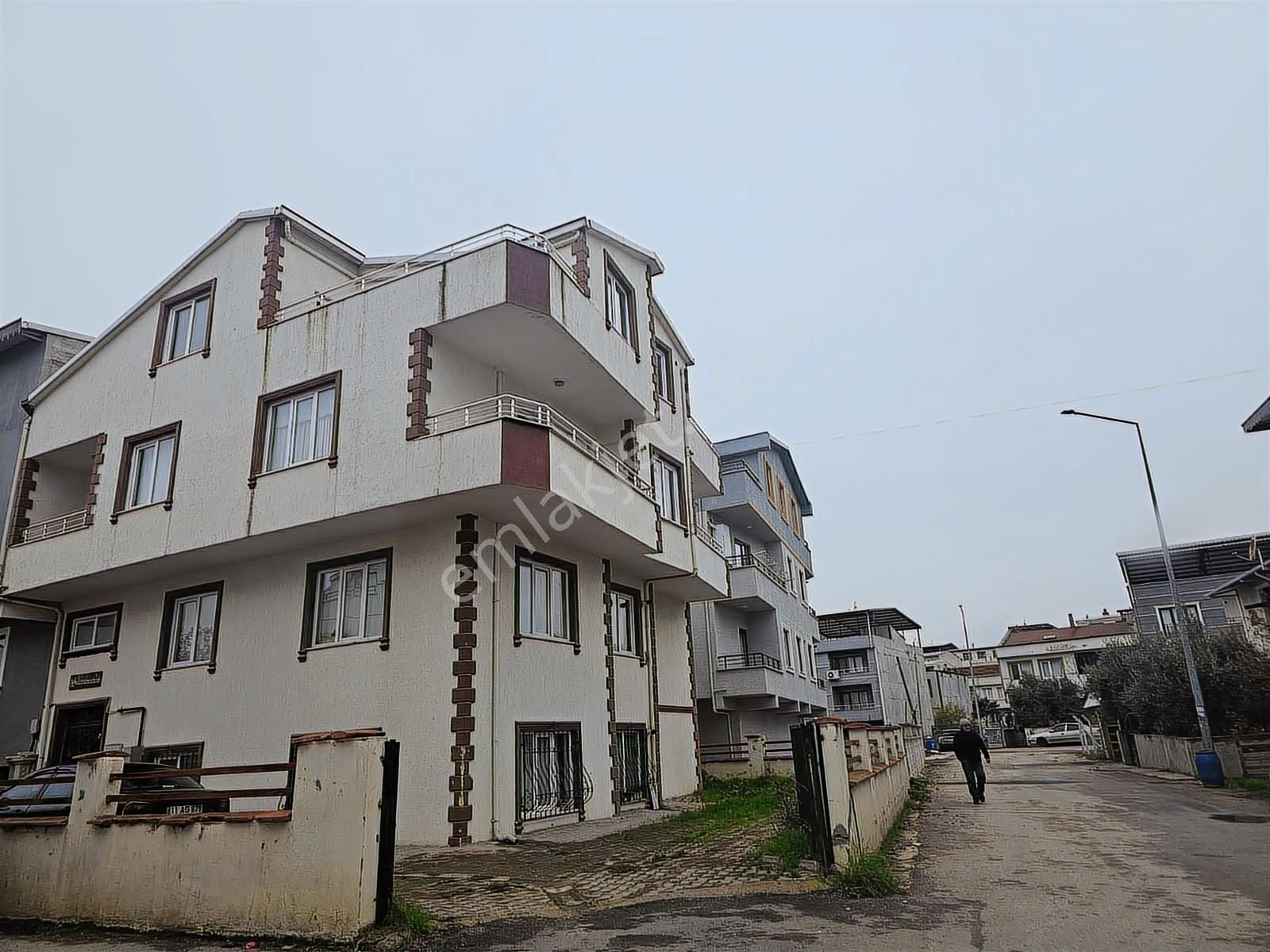 Kayalardan 2+1 Teraslı Manzaralı Büyük Daire - Görsel 2