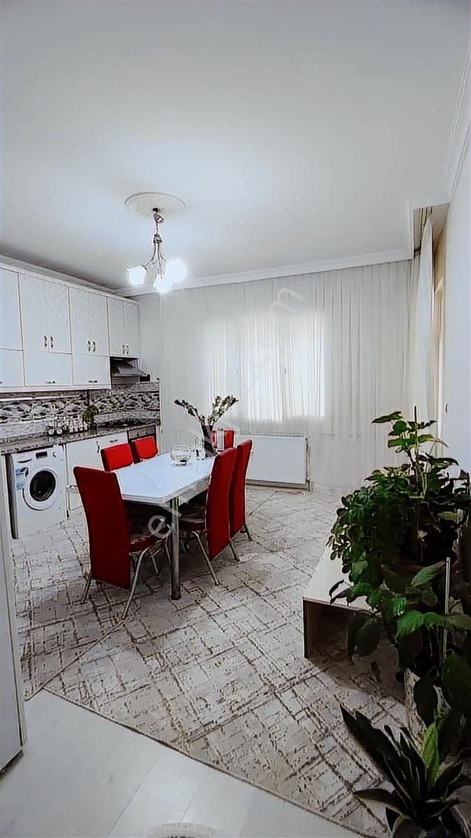 Güneş Mahallesinde Satılık 3 Katlı Komple Bina - Görsel 3