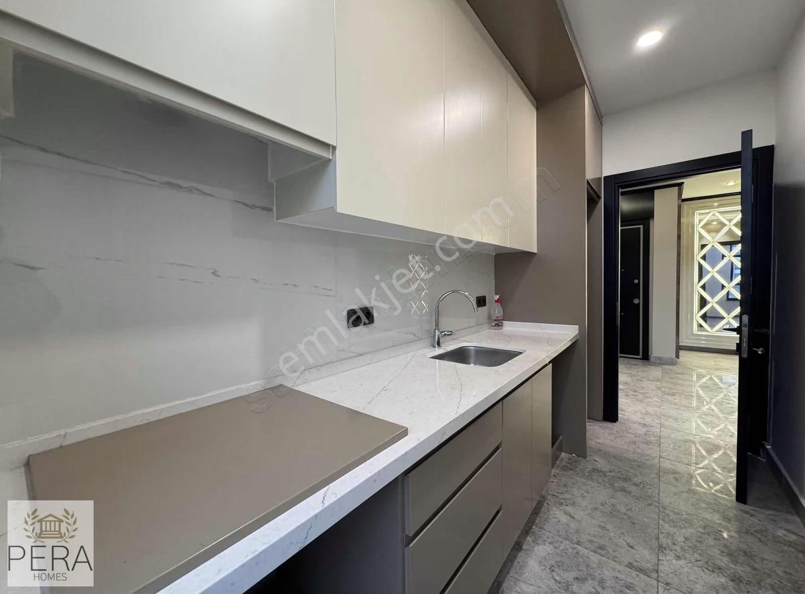 Alanya Merkez Plaza Ayrı Mutfak Geniş Kullanım 2+1 Kiralık Ofis - Görsel 2
