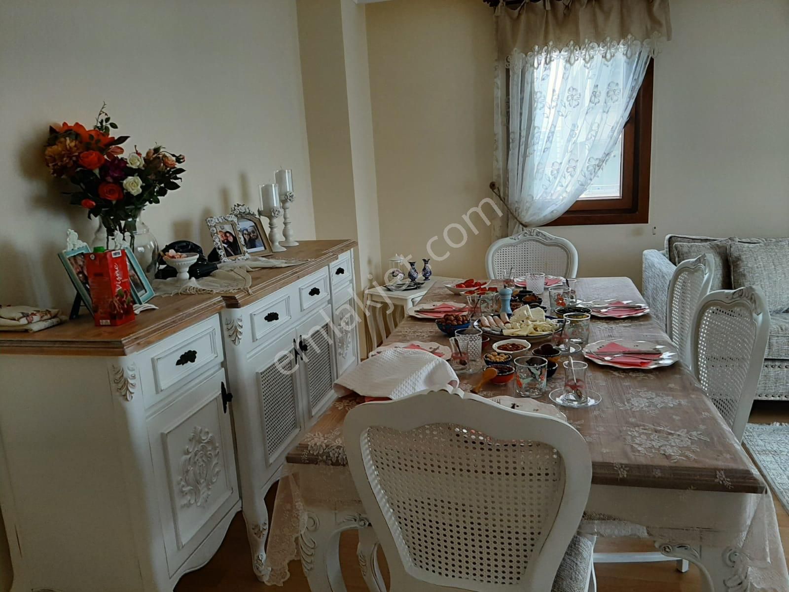 Emlaklar Elia Hills Sitesinde Geniş Cephe Ara Kat 2+1