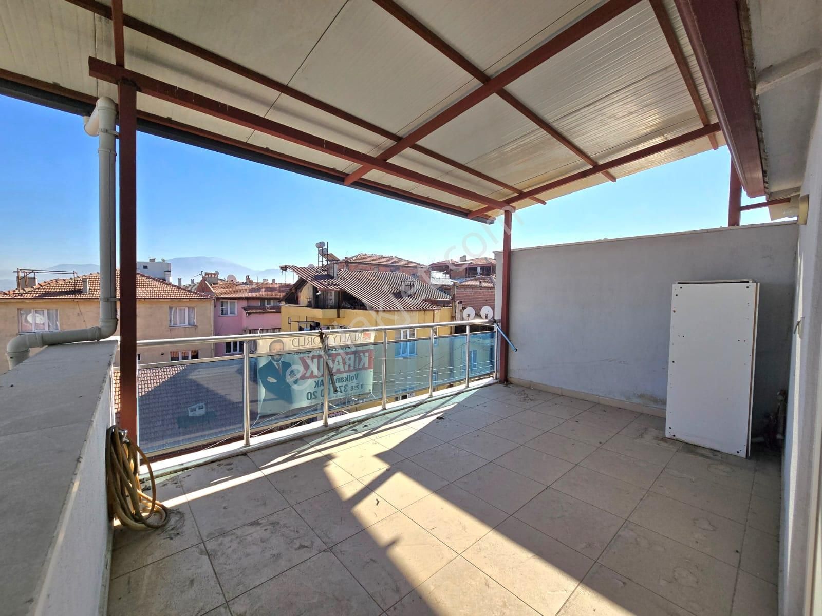 Kaymakamlığa Yürüme Mesafesinde, 2 Banyo Ve 2 Teraslı Daire - Görsel 31