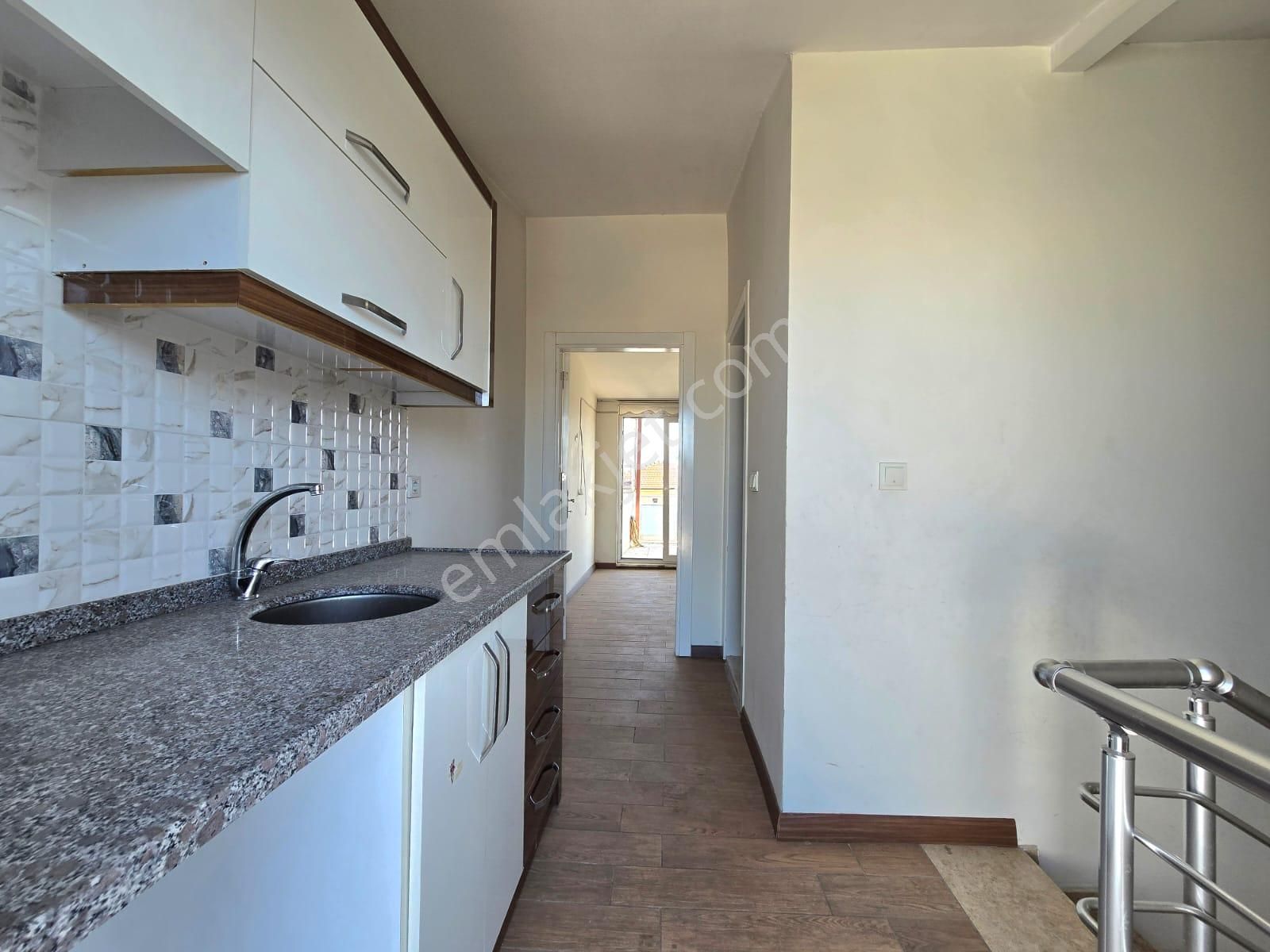 Kaymakamlığa Yürüme Mesafesinde, 2 Banyo Ve 2 Teraslı Daire - Görsel 23