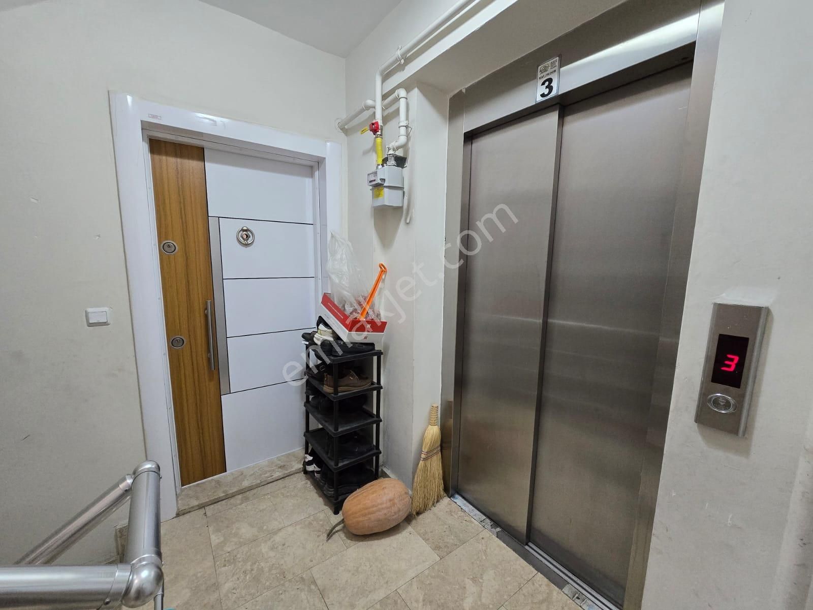 Kaymakamlığa Yürüme Mesafesinde, 2 Banyo Ve 2 Teraslı Daire - Görsel 3