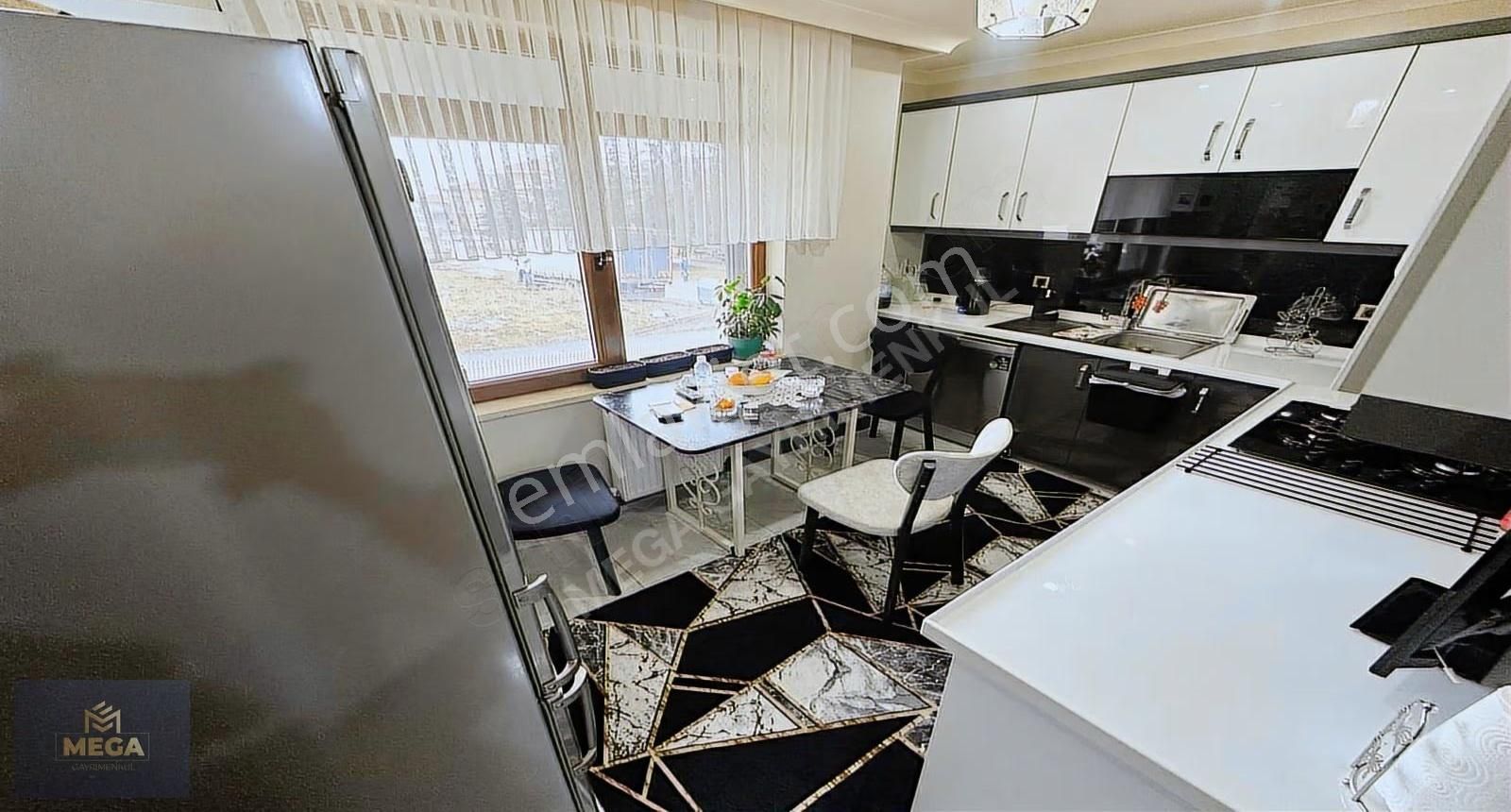 Yenı Bınada Cad. 1 Sokak Lüks Yapılı Büyük Metrekareli Ön Cephe - Görsel 13