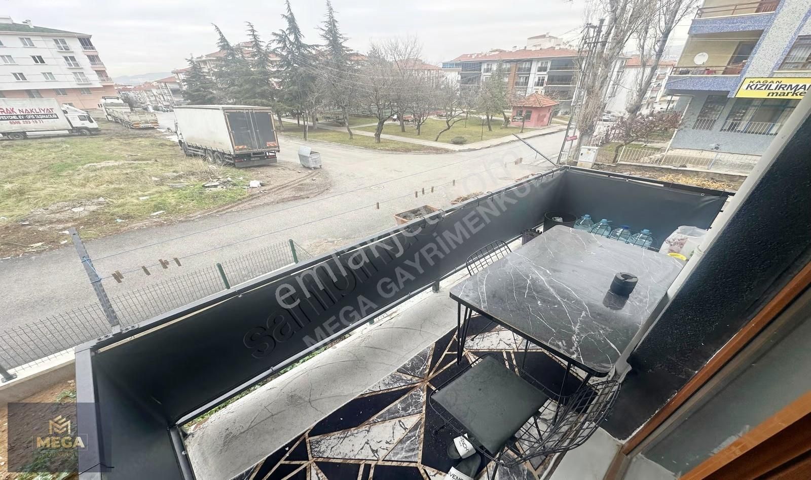 Yenı Bınada Cad. 1 Sokak Lüks Yapılı Büyük Metrekareli Ön Cephe - Görsel 31