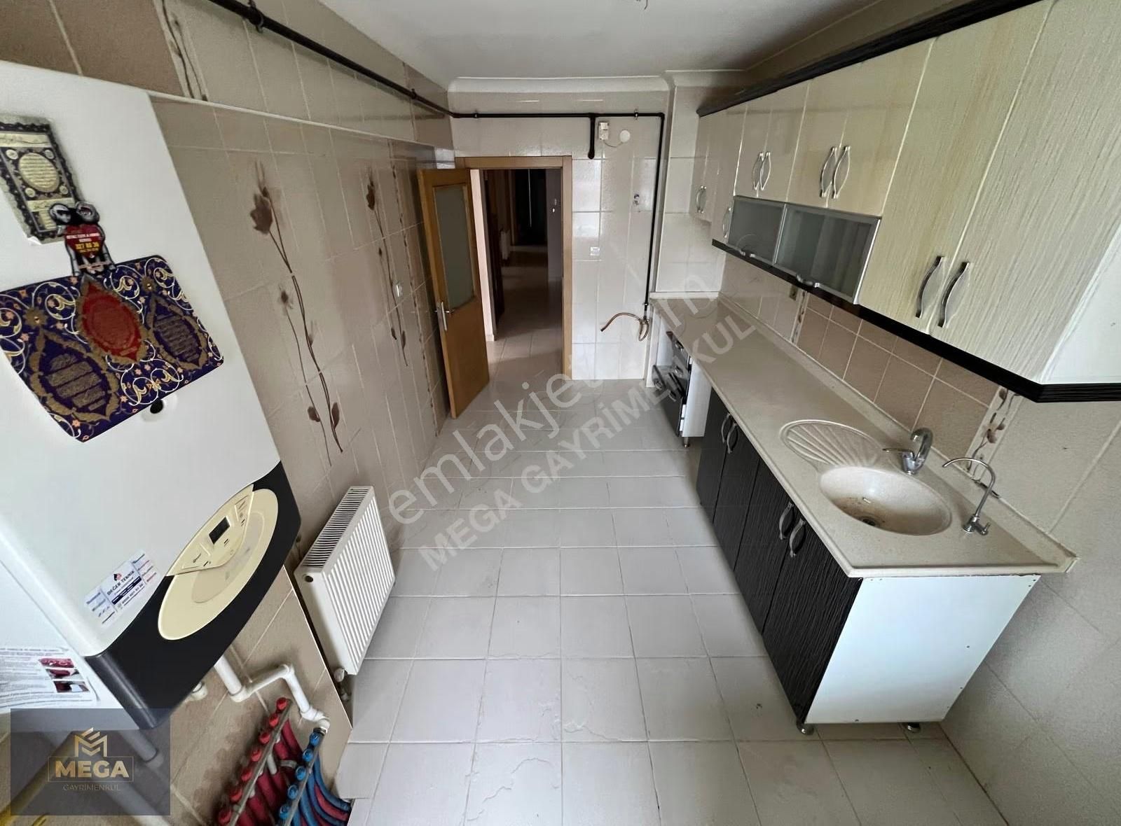 Mega'dan Koblay Fırın Paraleli Çift Balkonlu Ara Kat 3+1 Kiralık