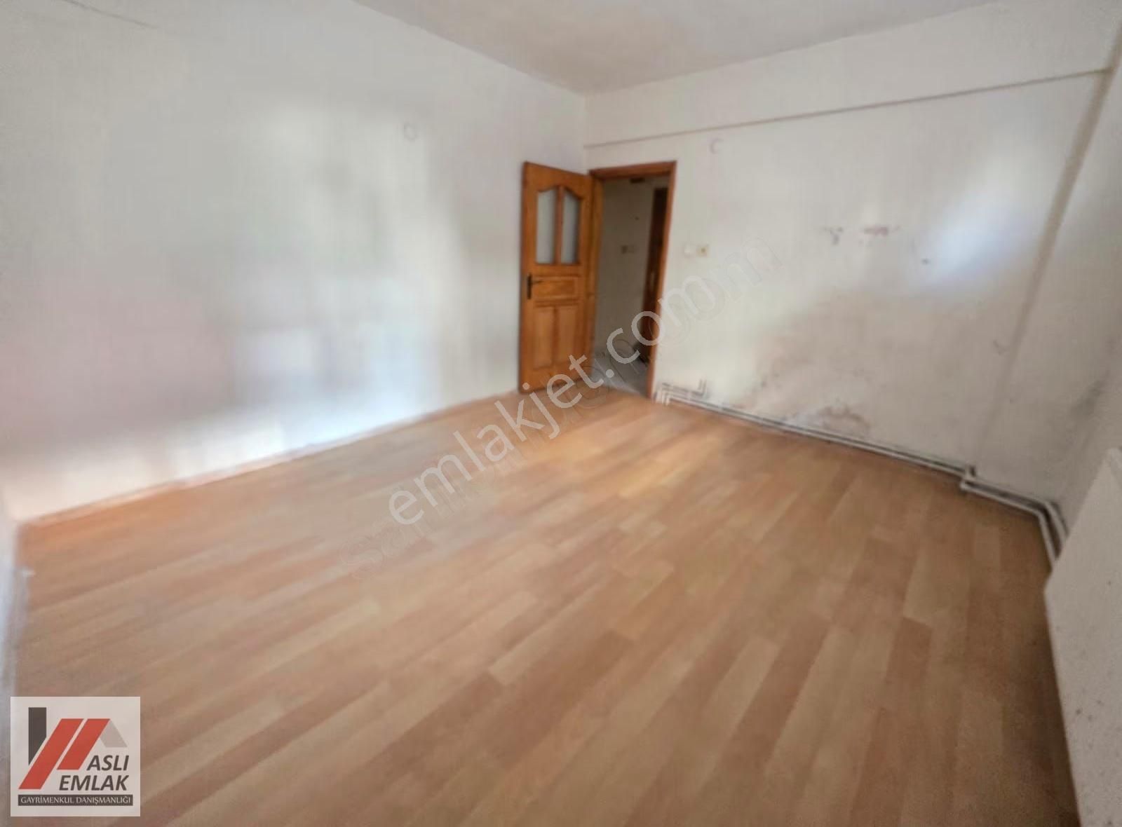 Aslı Emlaktan Yunus Emre Mah. Satılık 1+1 Bahçe Katı Daire - Görsel 2